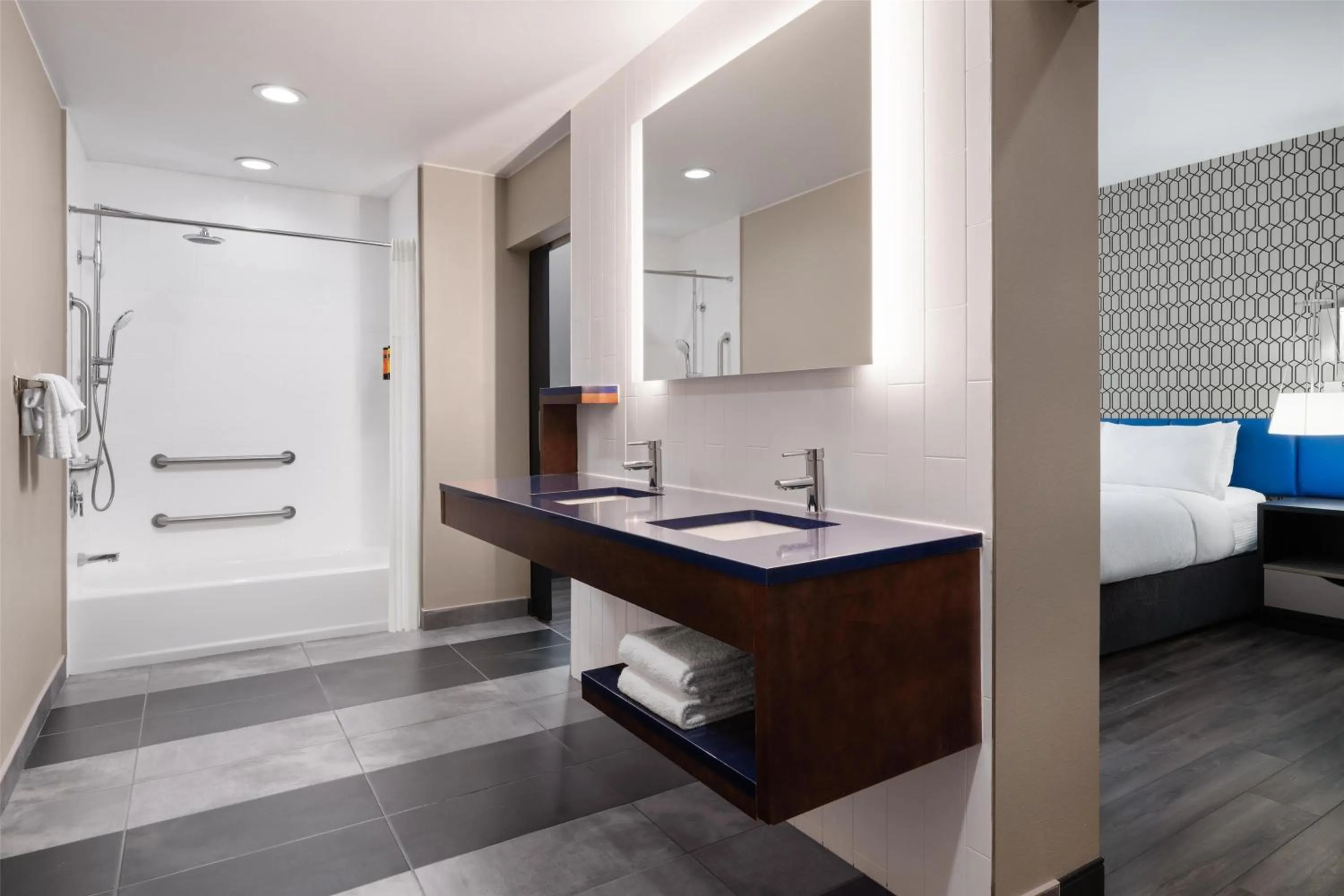 Bathroom in GLō Best Western Enid OK Downtown - Convention Center Hotel