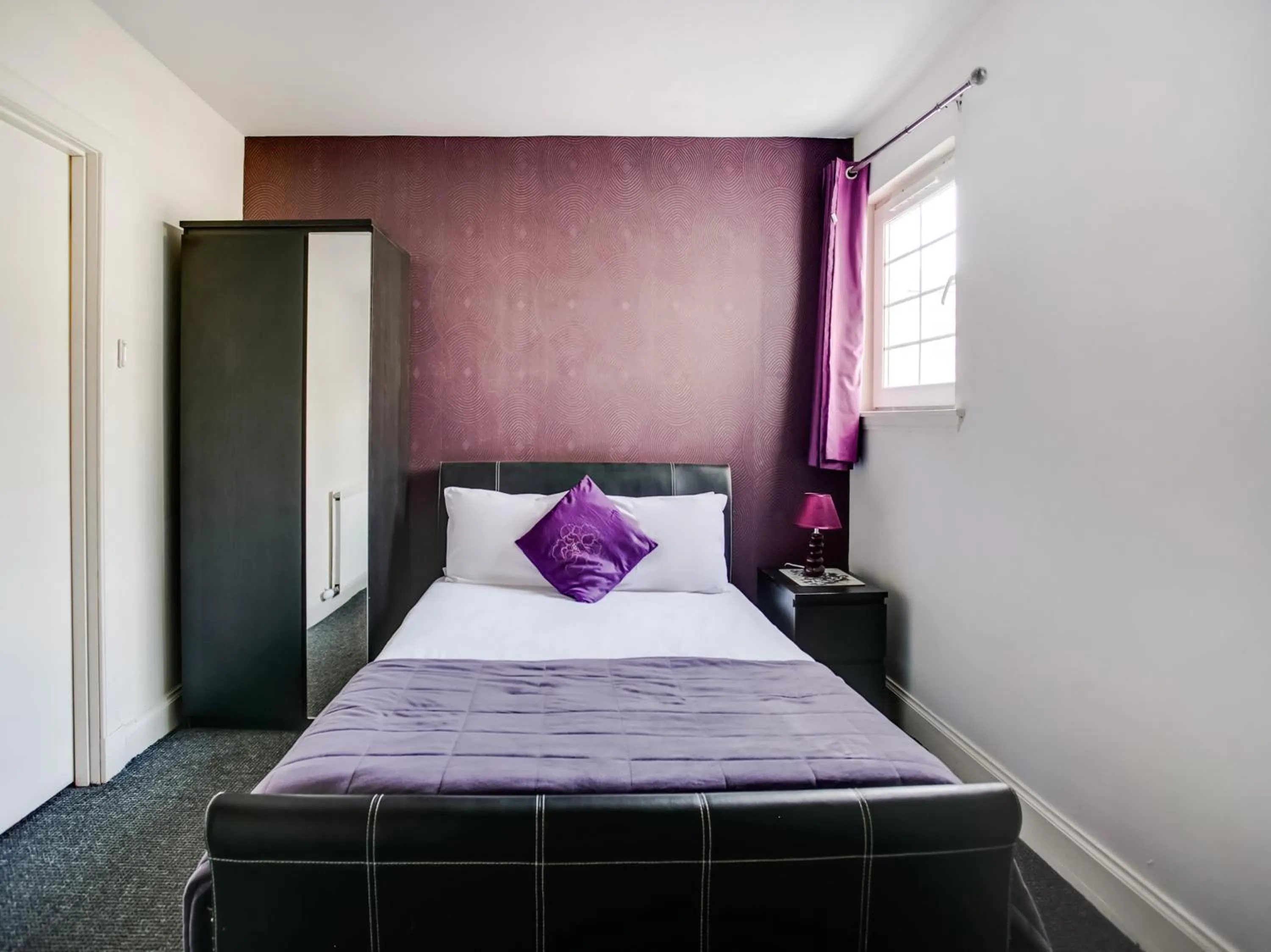 Photo of the whole room, Bed in OYO Gin House Hotel