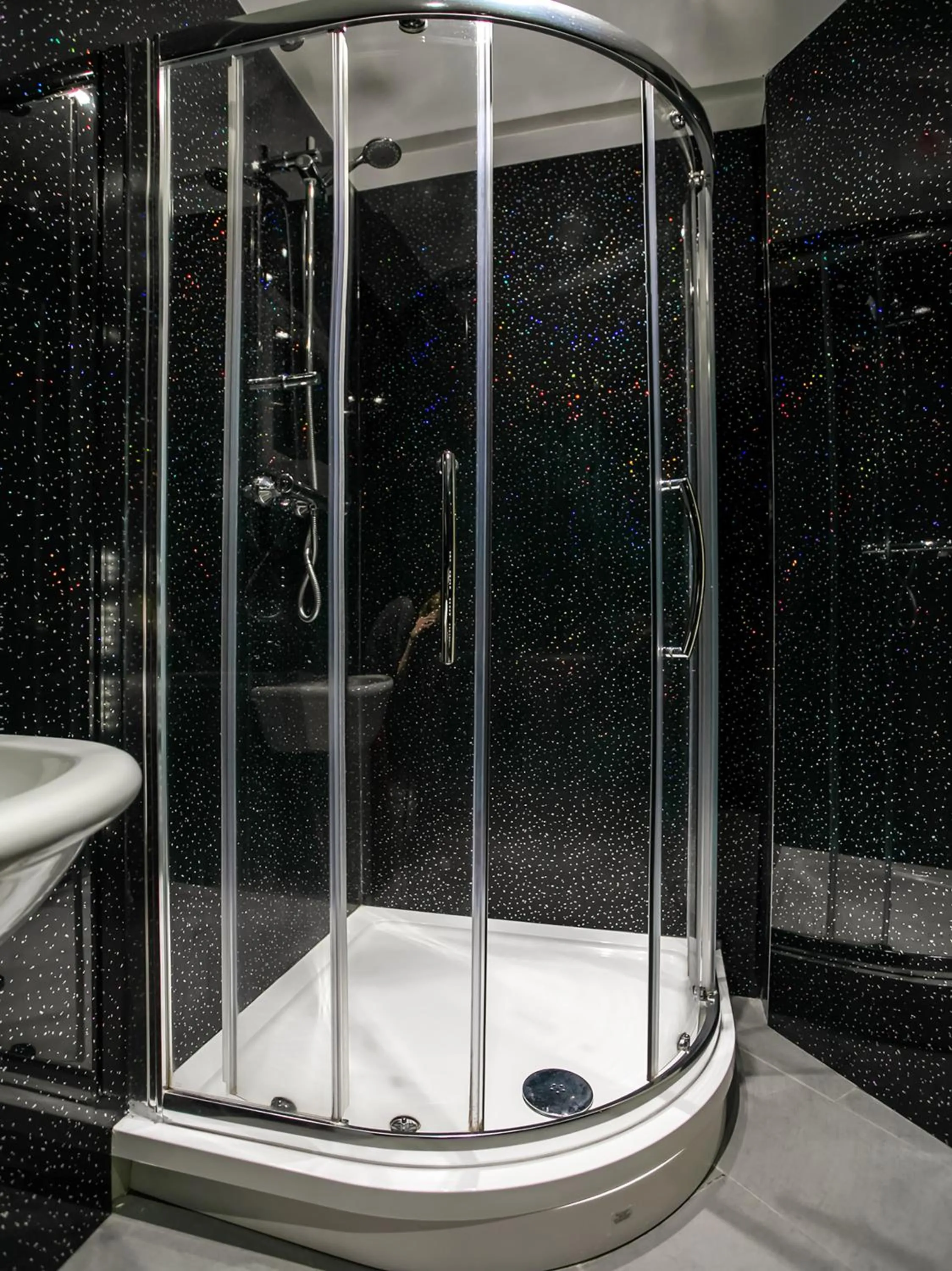 Bathroom in OYO Gin House Hotel