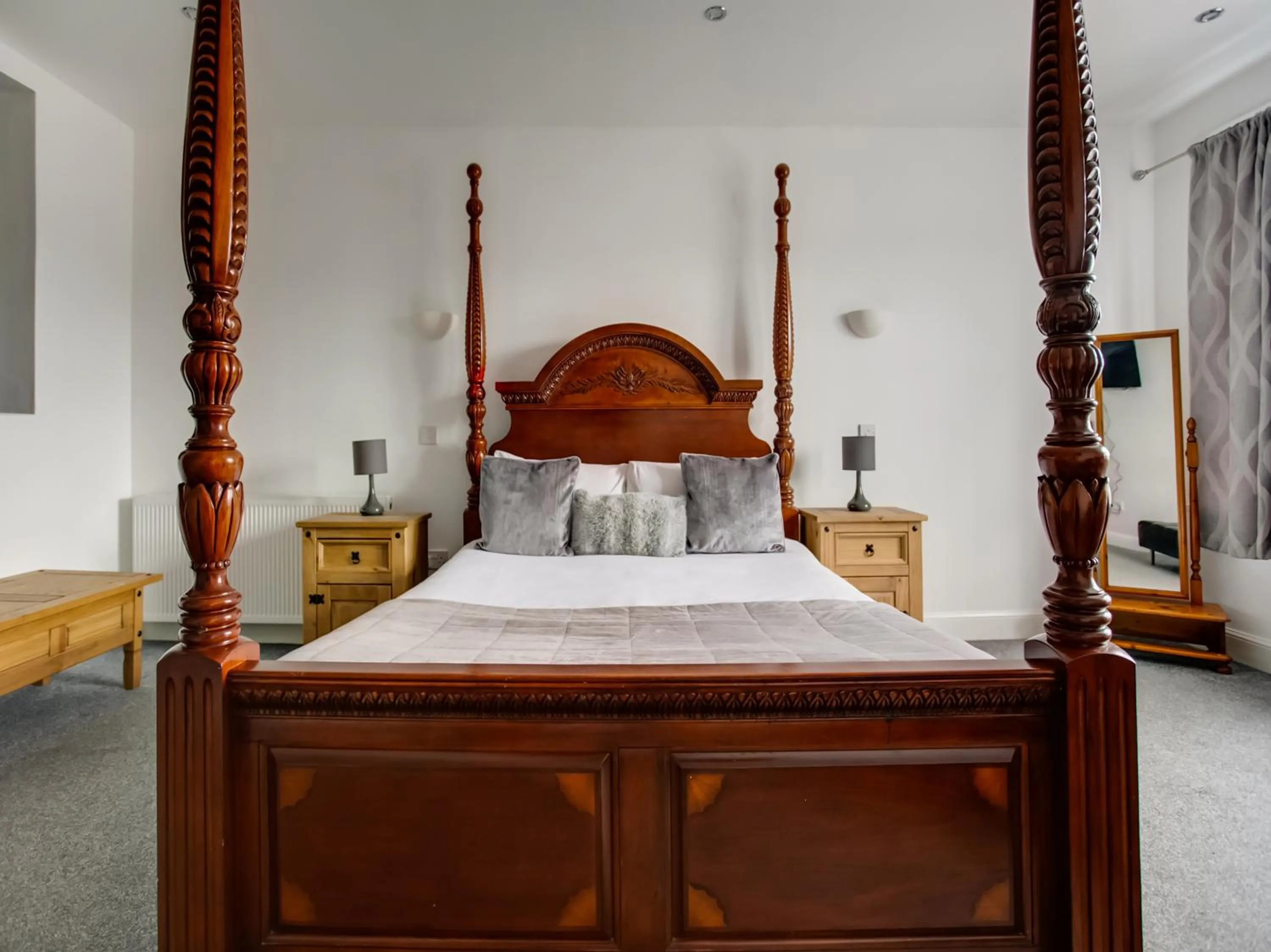 Bed in OYO Gin House Hotel