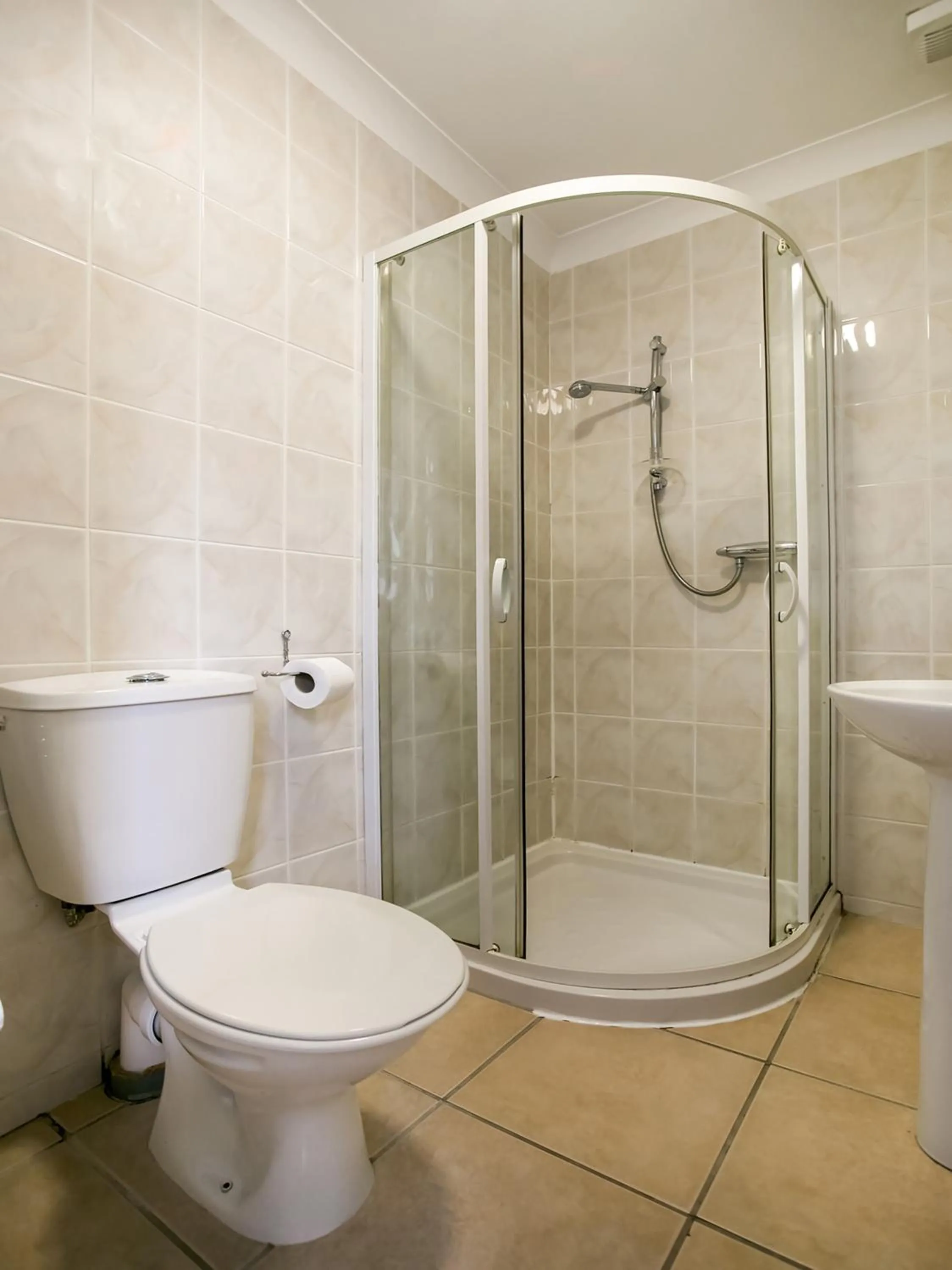 Bathroom in OYO Gin House Hotel