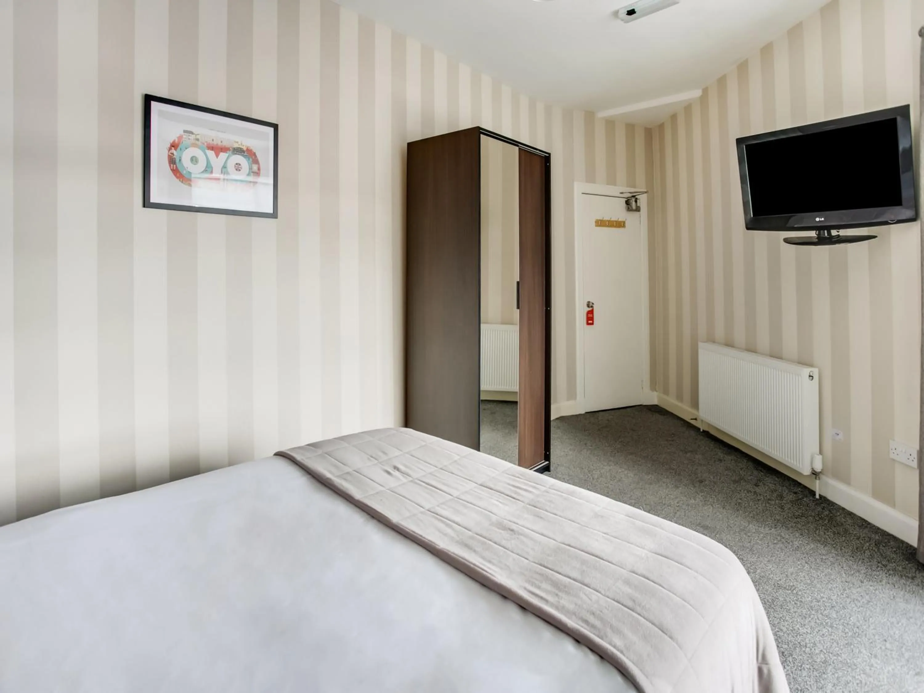 Bed in OYO Gin House Hotel