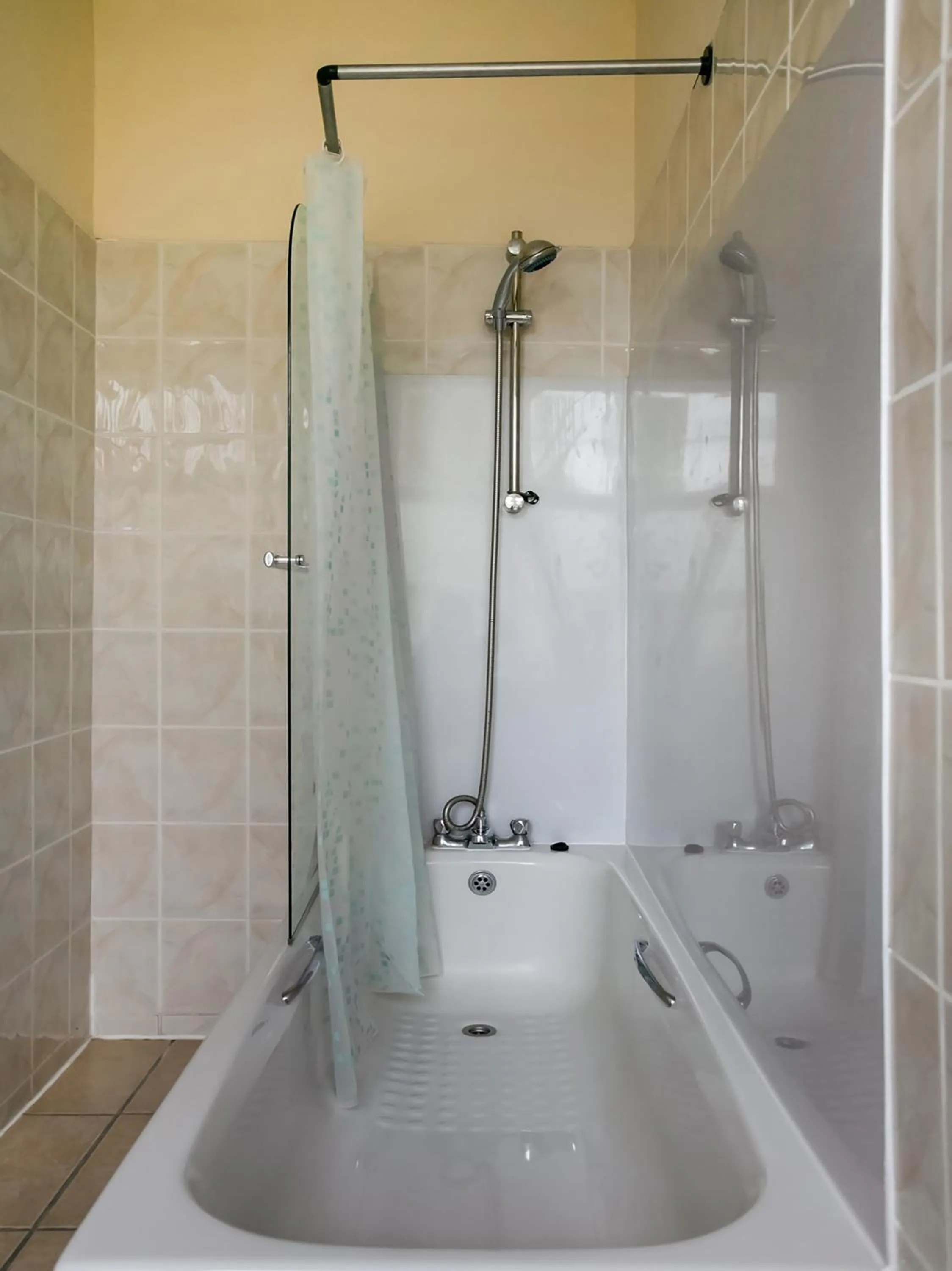 Bathroom in OYO Gin House Hotel