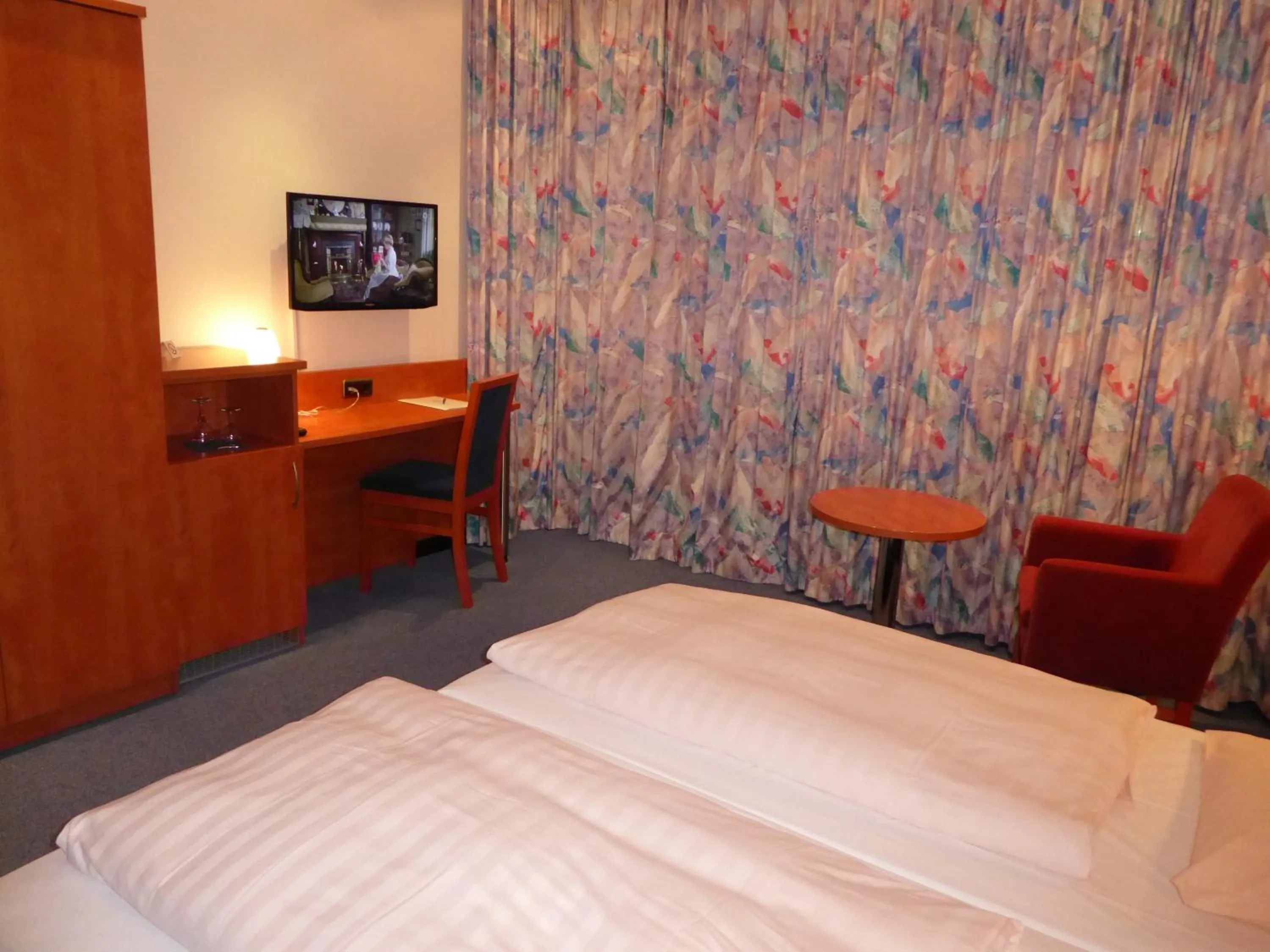 Photo of the whole room, Bed in Astoria Hotel