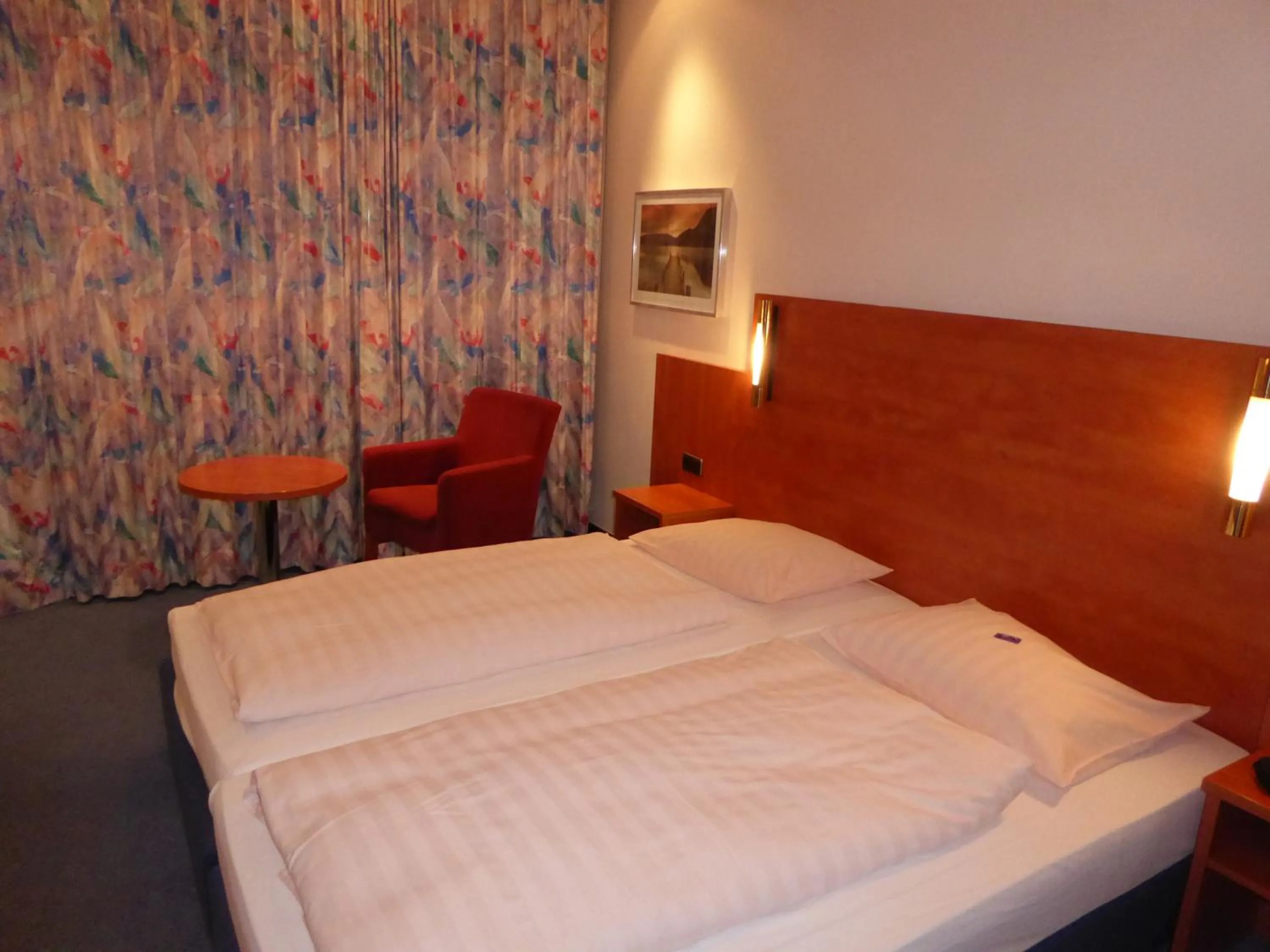 Photo of the whole room, Bed in Astoria Hotel