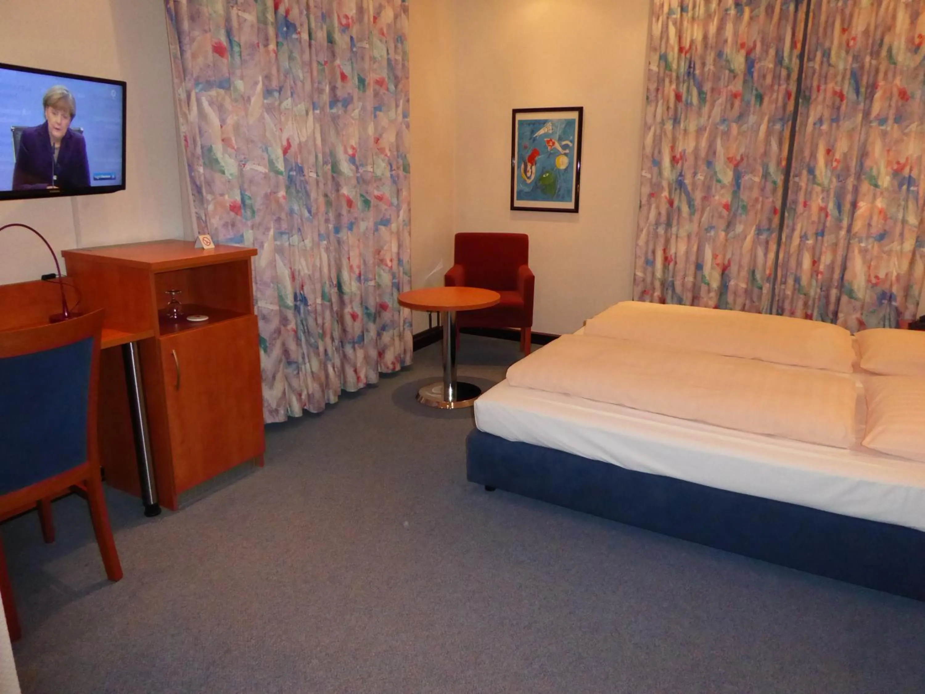 Photo of the whole room, Bed in Astoria Hotel