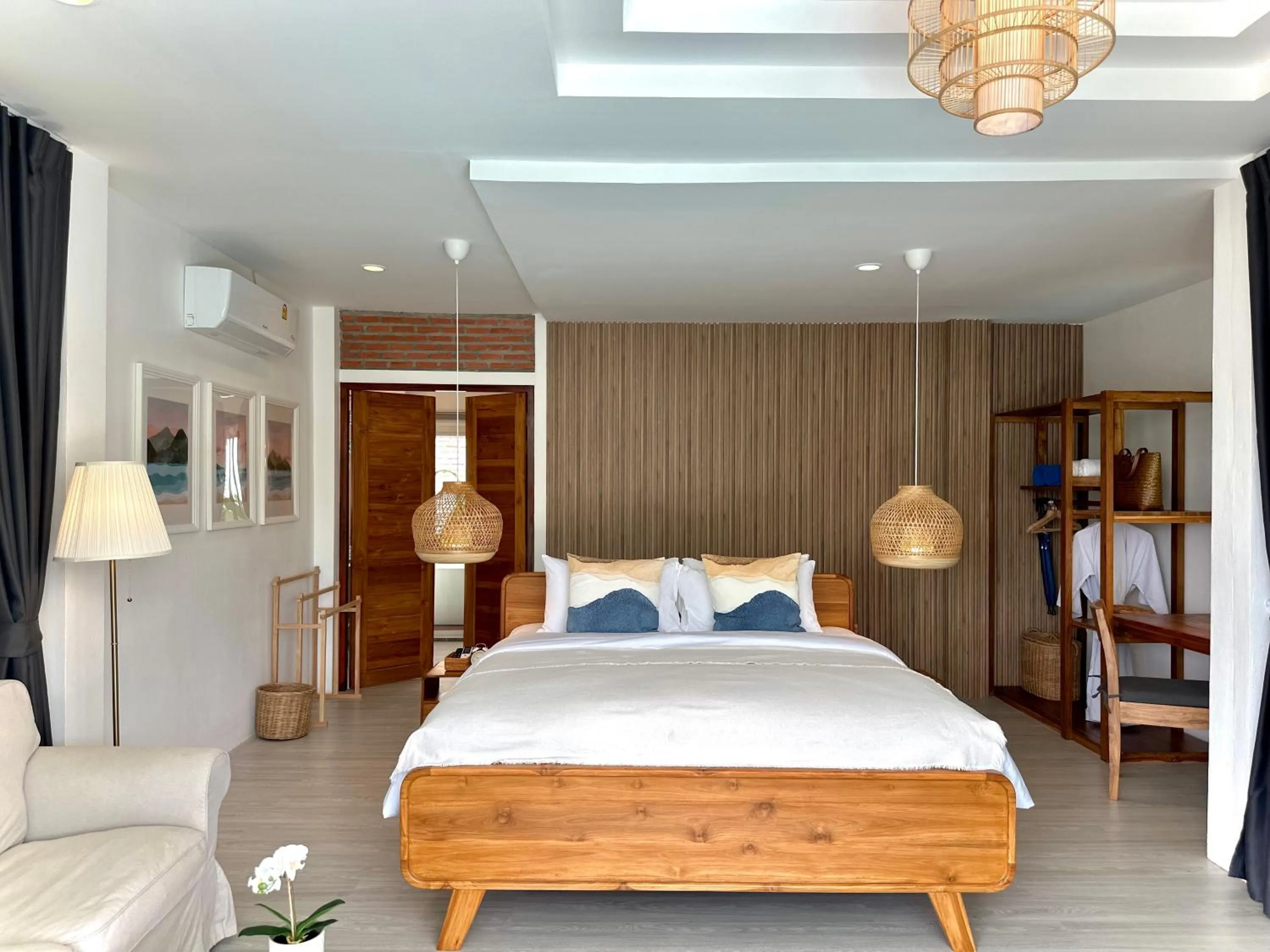 Bed in Baan Phuvara Retreat - Romantic Jacuzzi Mountain View Villas