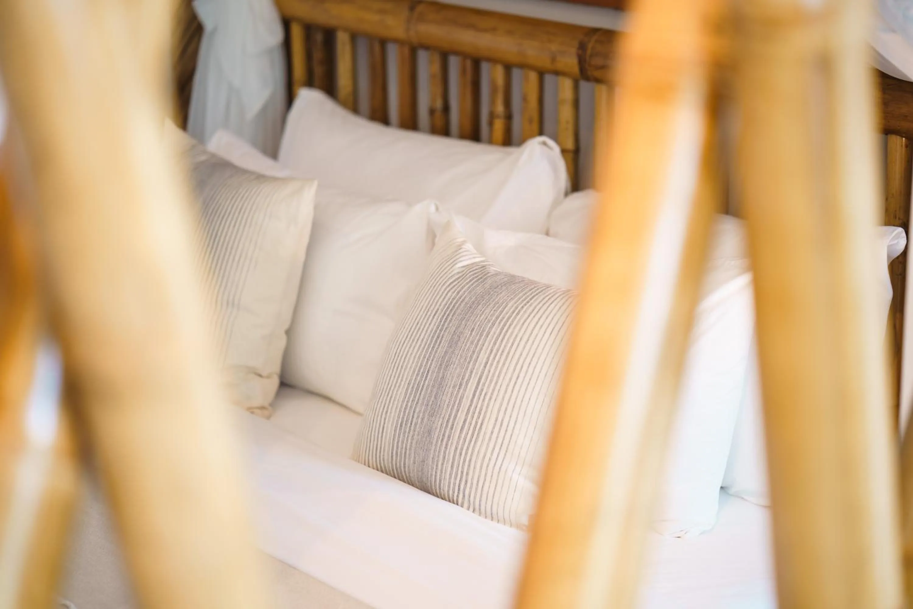 Bed in Baan Phuvara Retreat - Romantic Jacuzzi Mountain View Villas