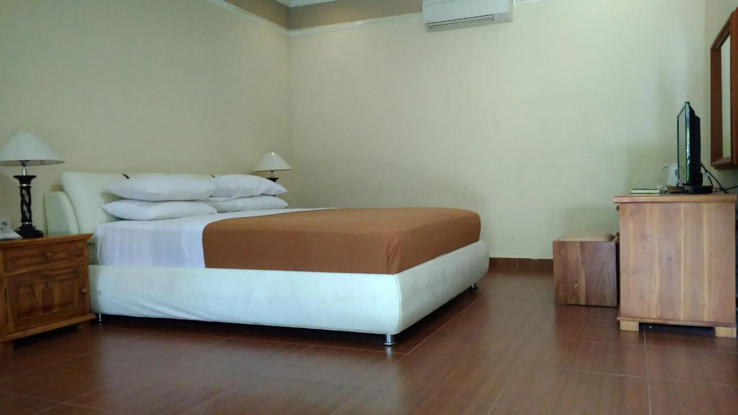 Bed in mascot hotel senggigi