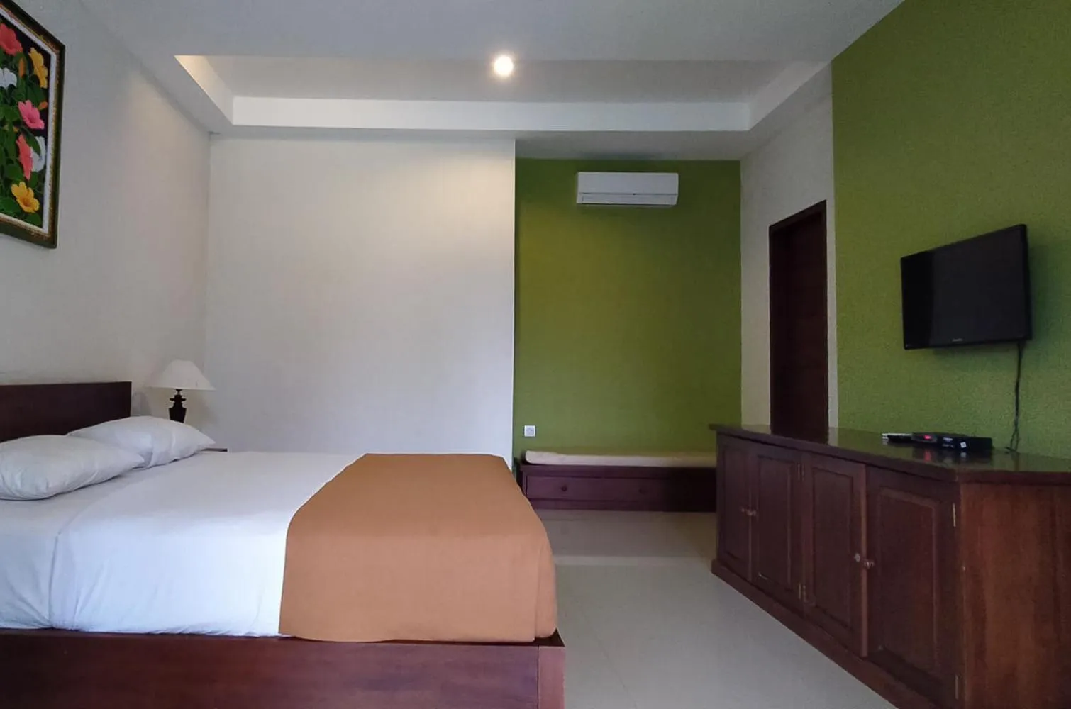 Bed in mascot hotel senggigi