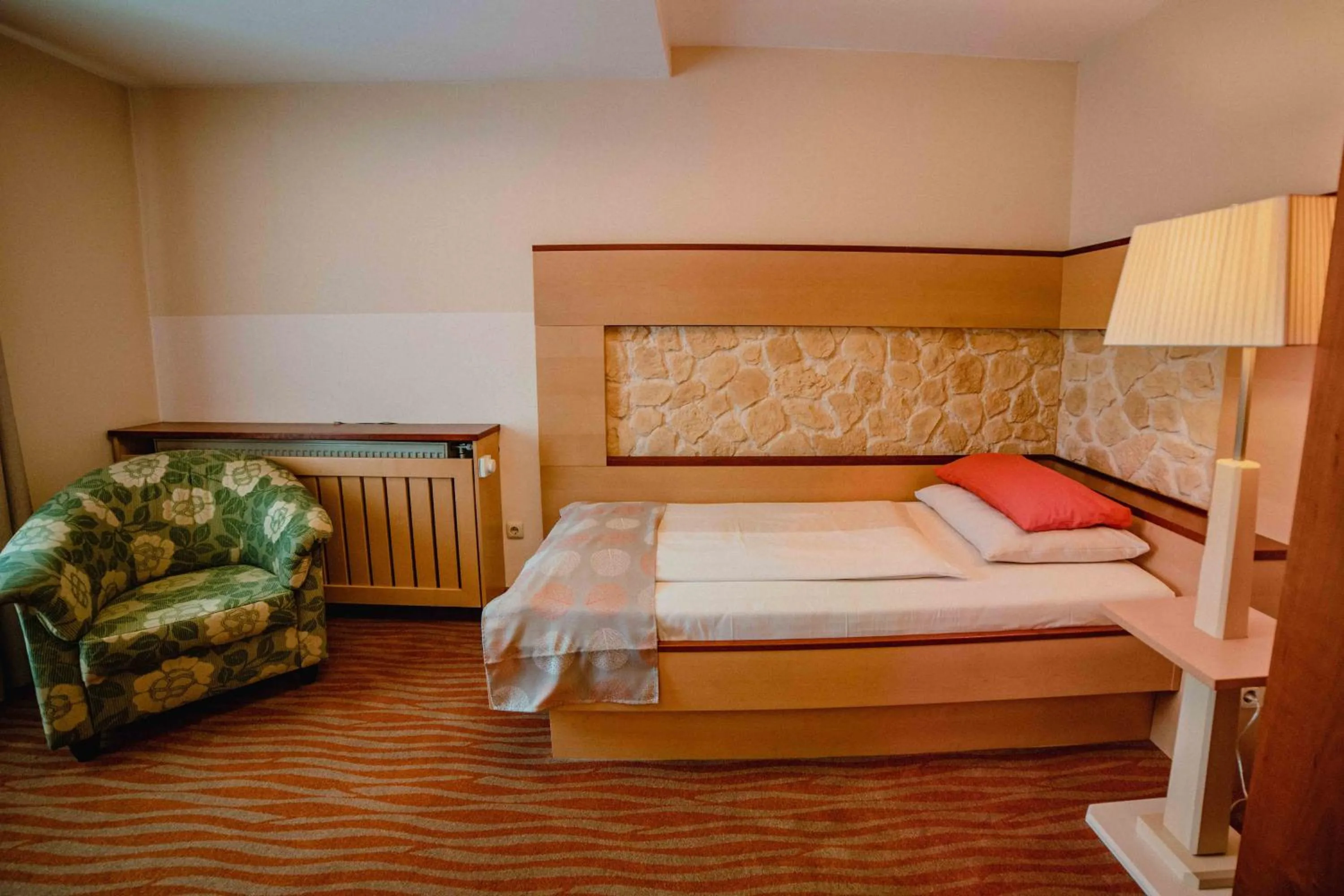 Photo of the whole room, Bed in Garten-Hotel Ochensberger