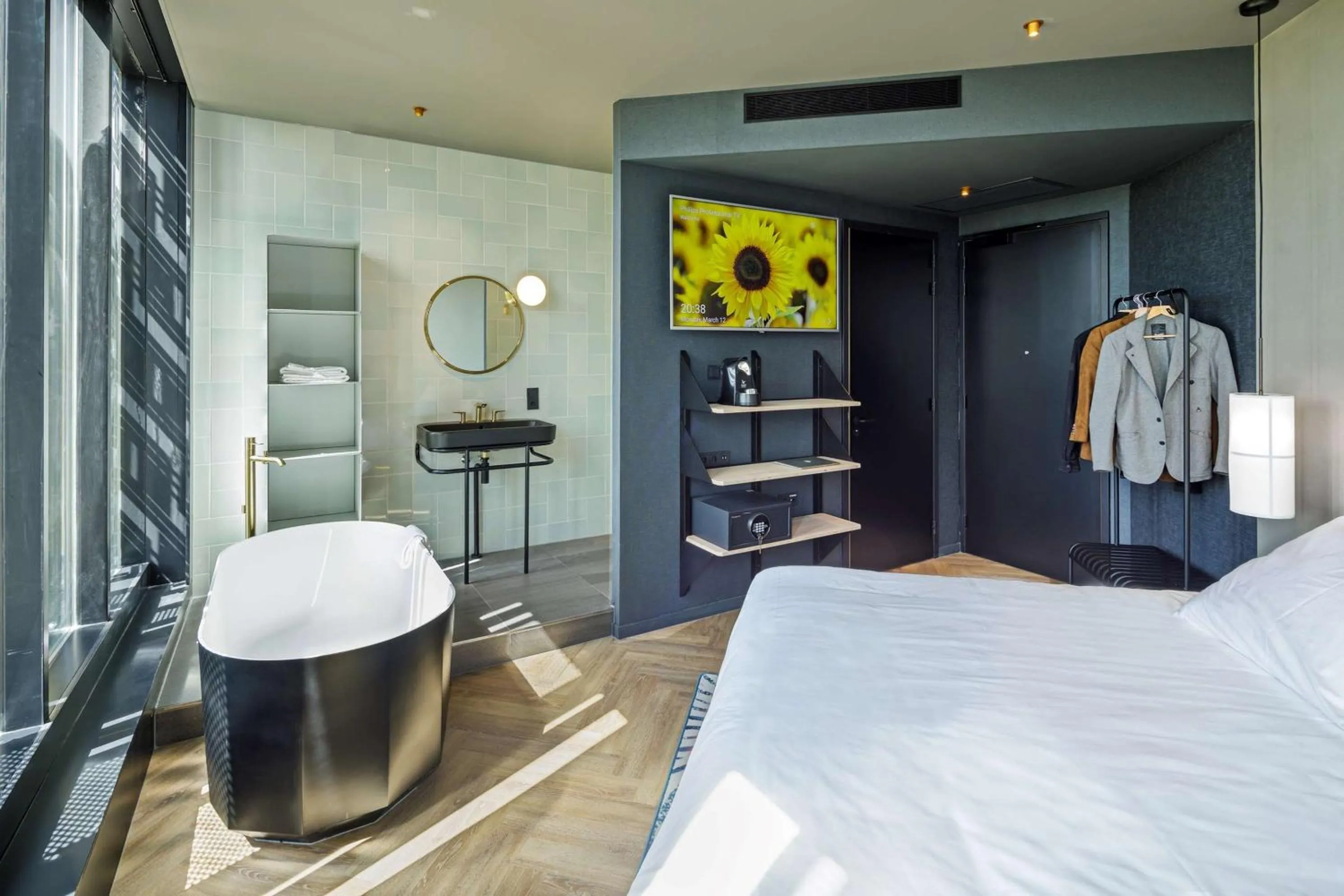 Bedroom, Bed in The Florian Amsterdam Schiphol Airport, WorldHotels Crafted