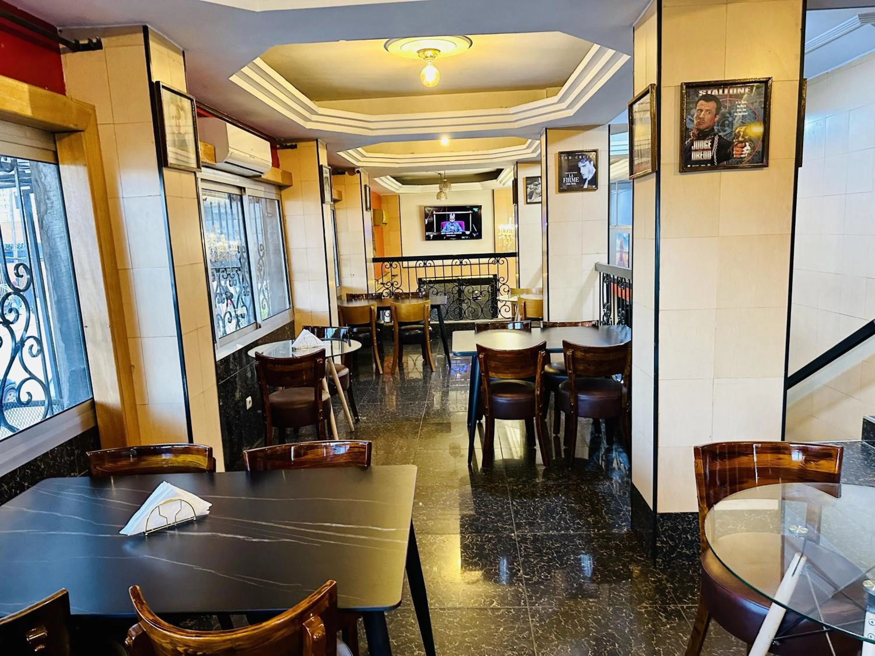 Restaurant/places to eat in YAAHOT Hotel