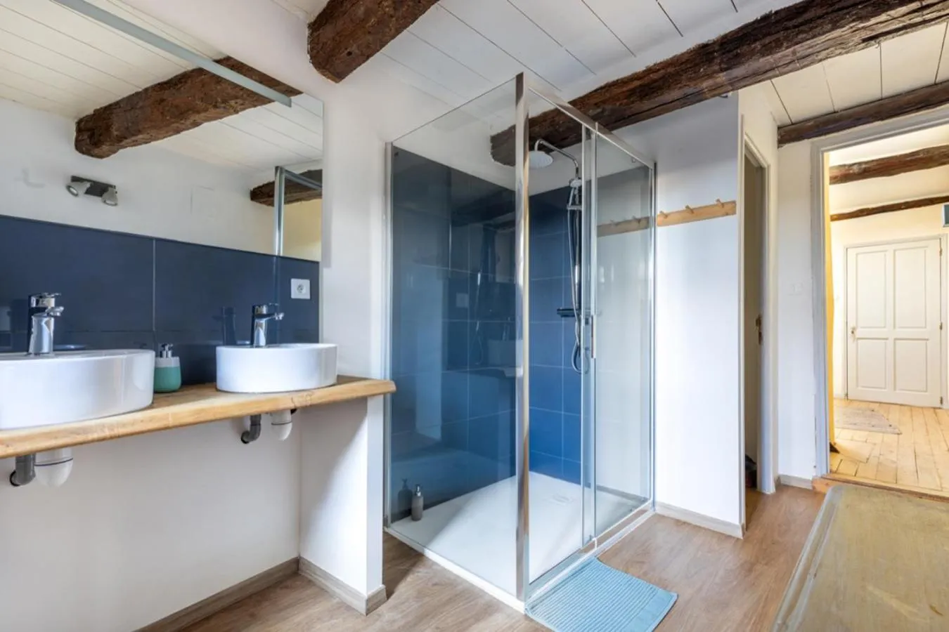 Shower in Le Pied de la Lettre