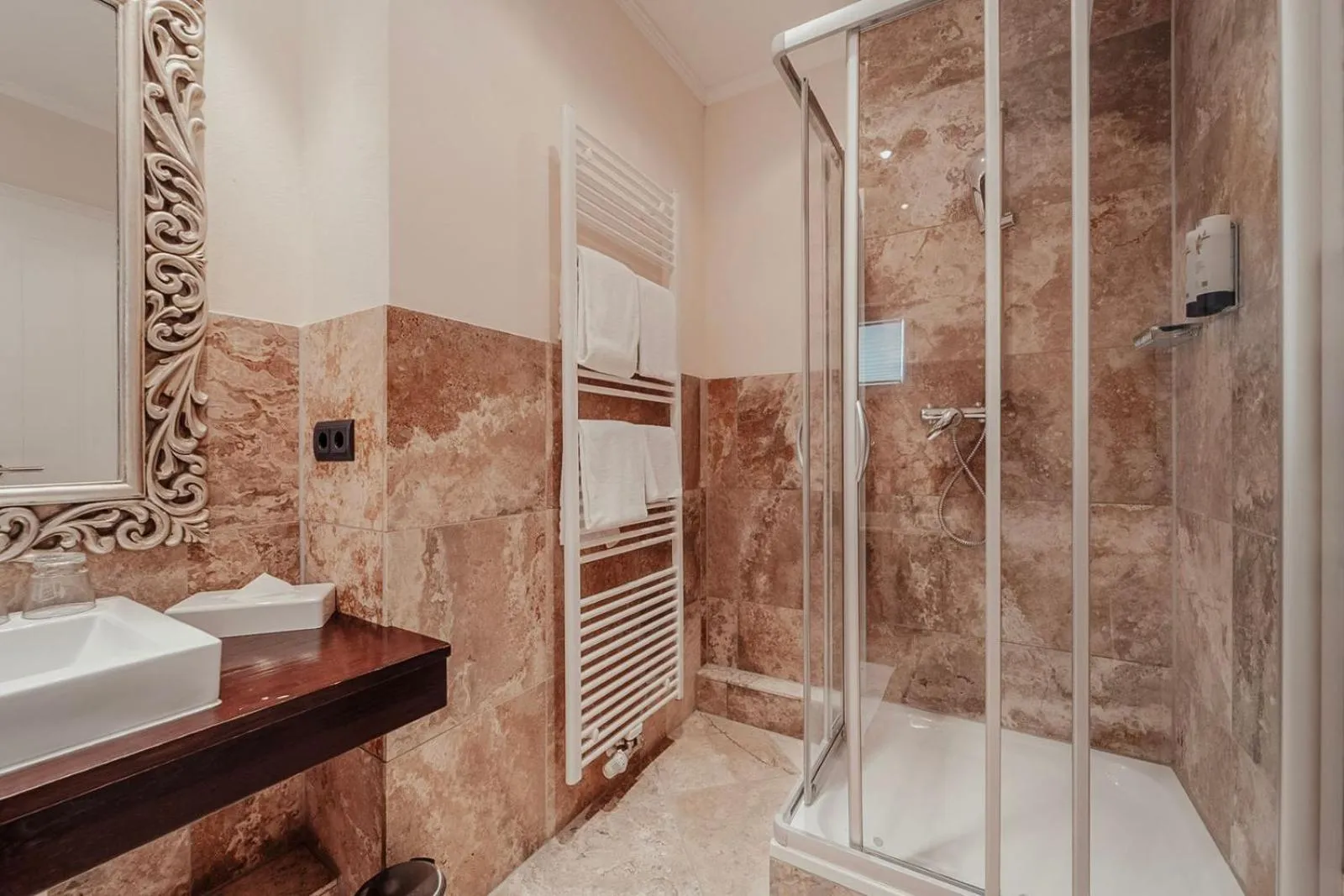 Bathroom in Hotel Villa Toskana