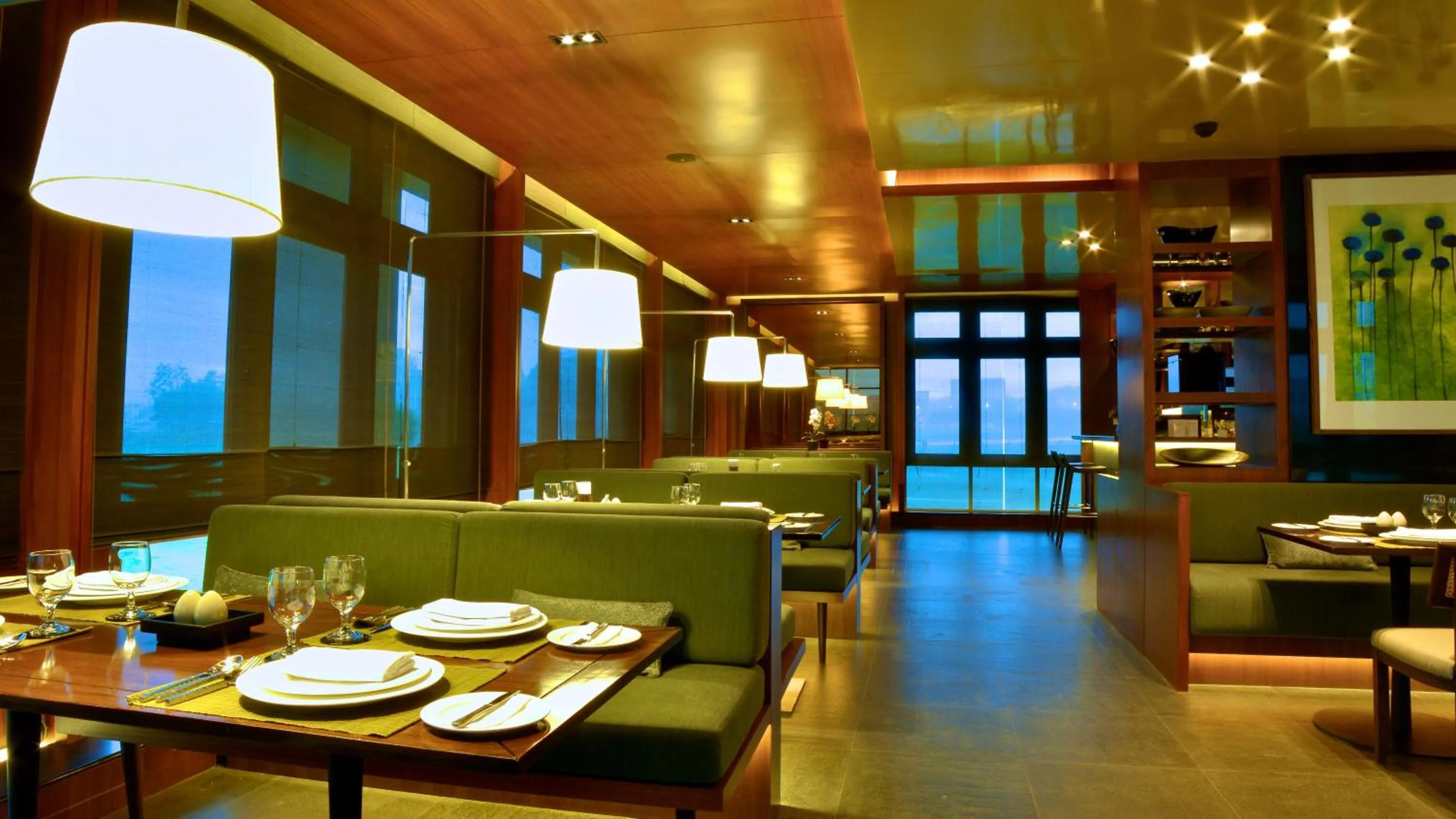 Restaurant/places to eat in Emerald Palace Hotel