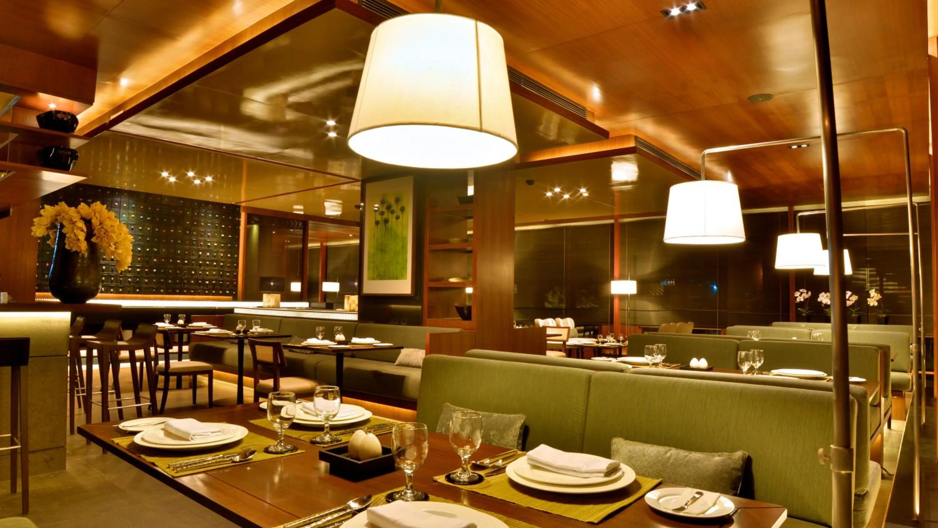 Restaurant/places to eat in Emerald Palace Hotel