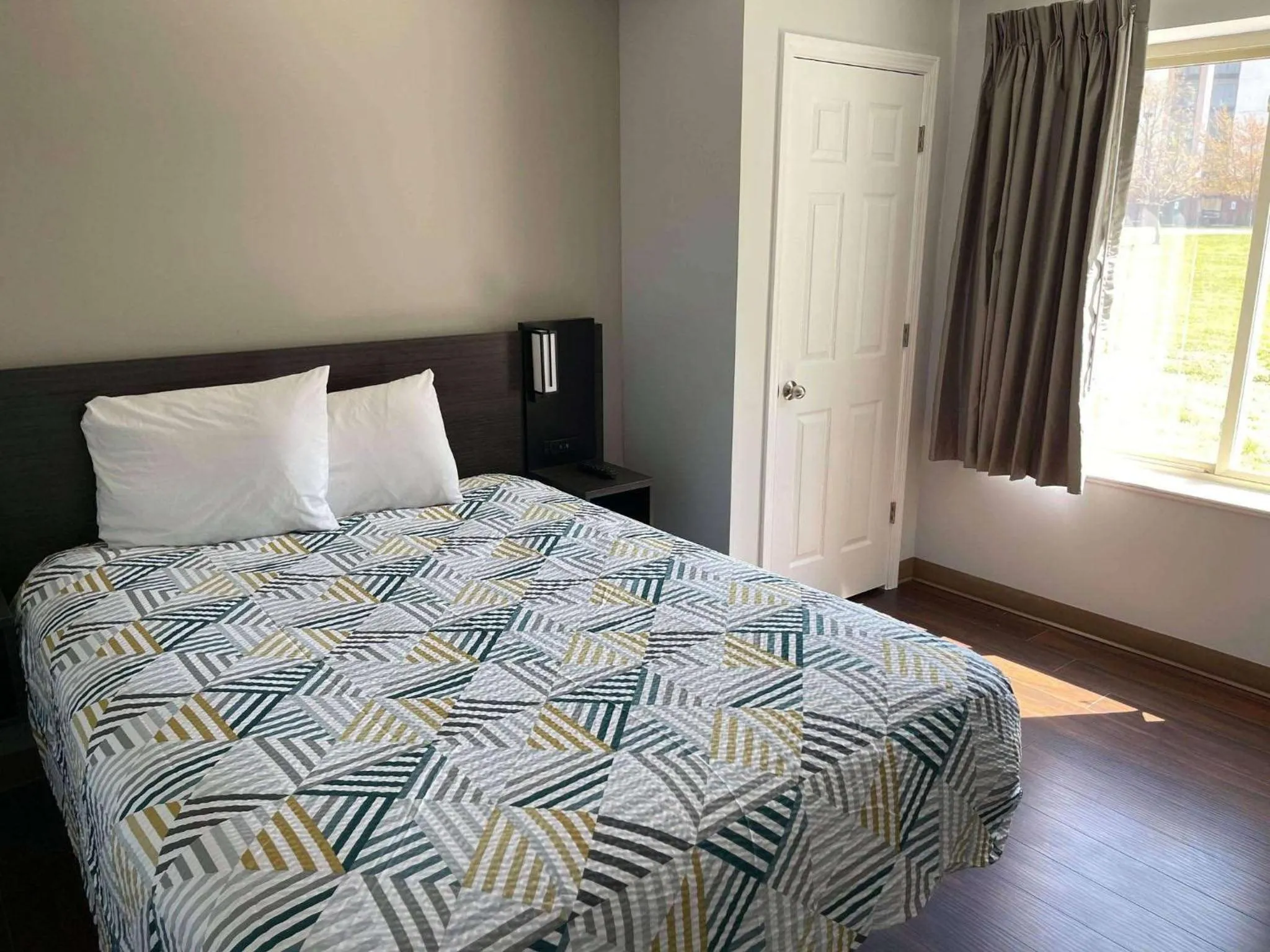 Photo of the whole room, Bed in Peoria, IL