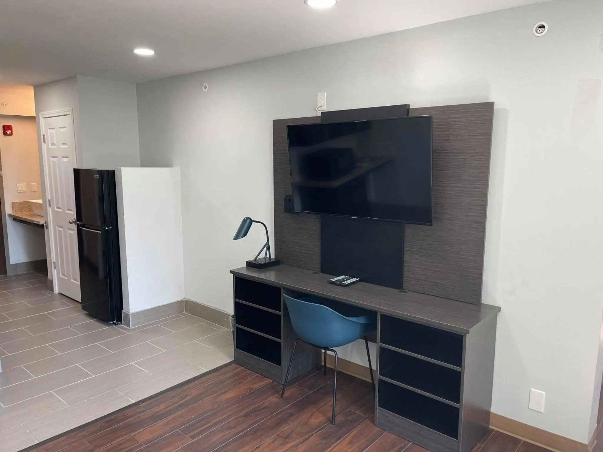 Living room, TV/Entertainment Center in Peoria, IL