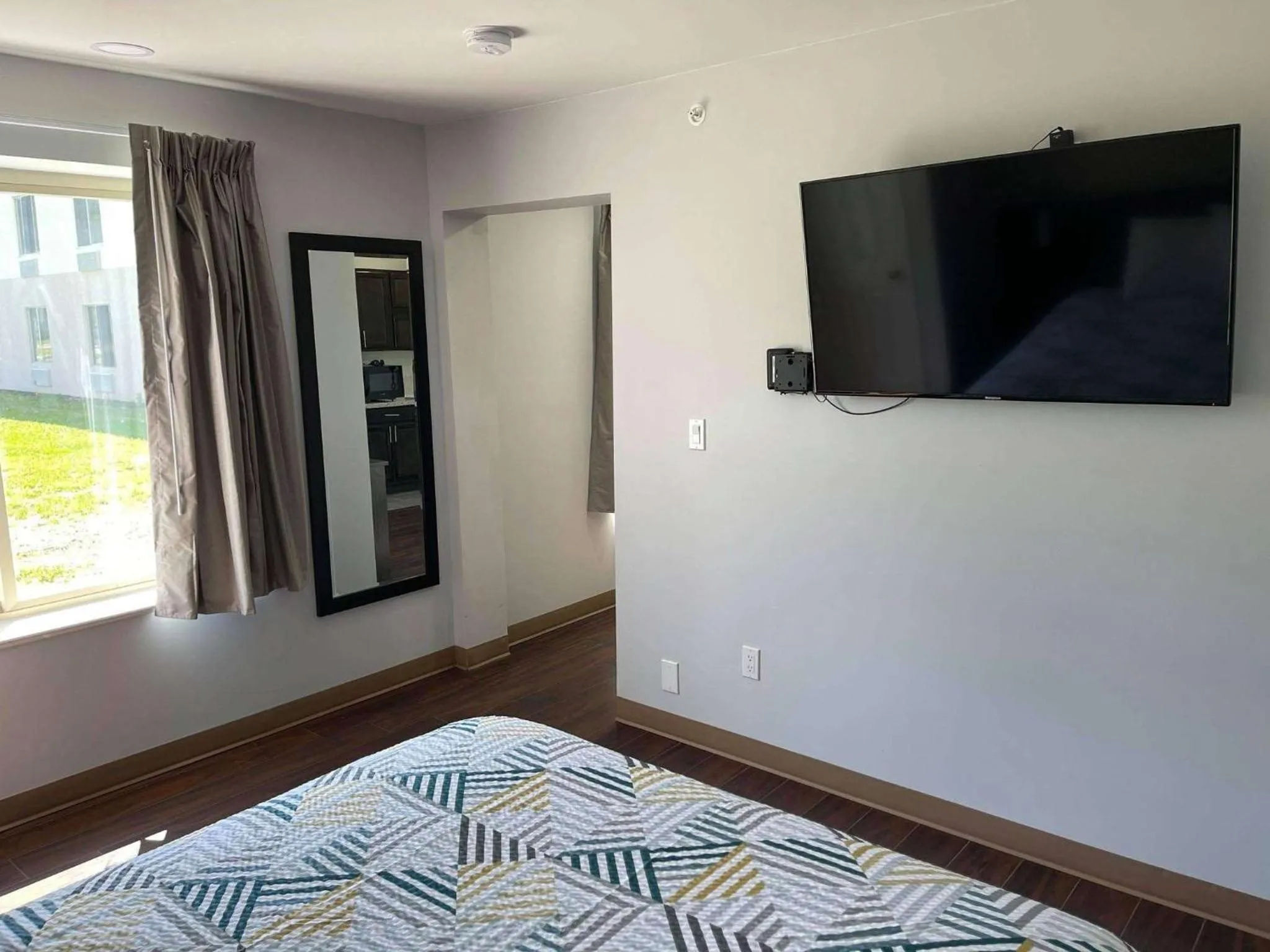 Photo of the whole room, Bed in Peoria, IL