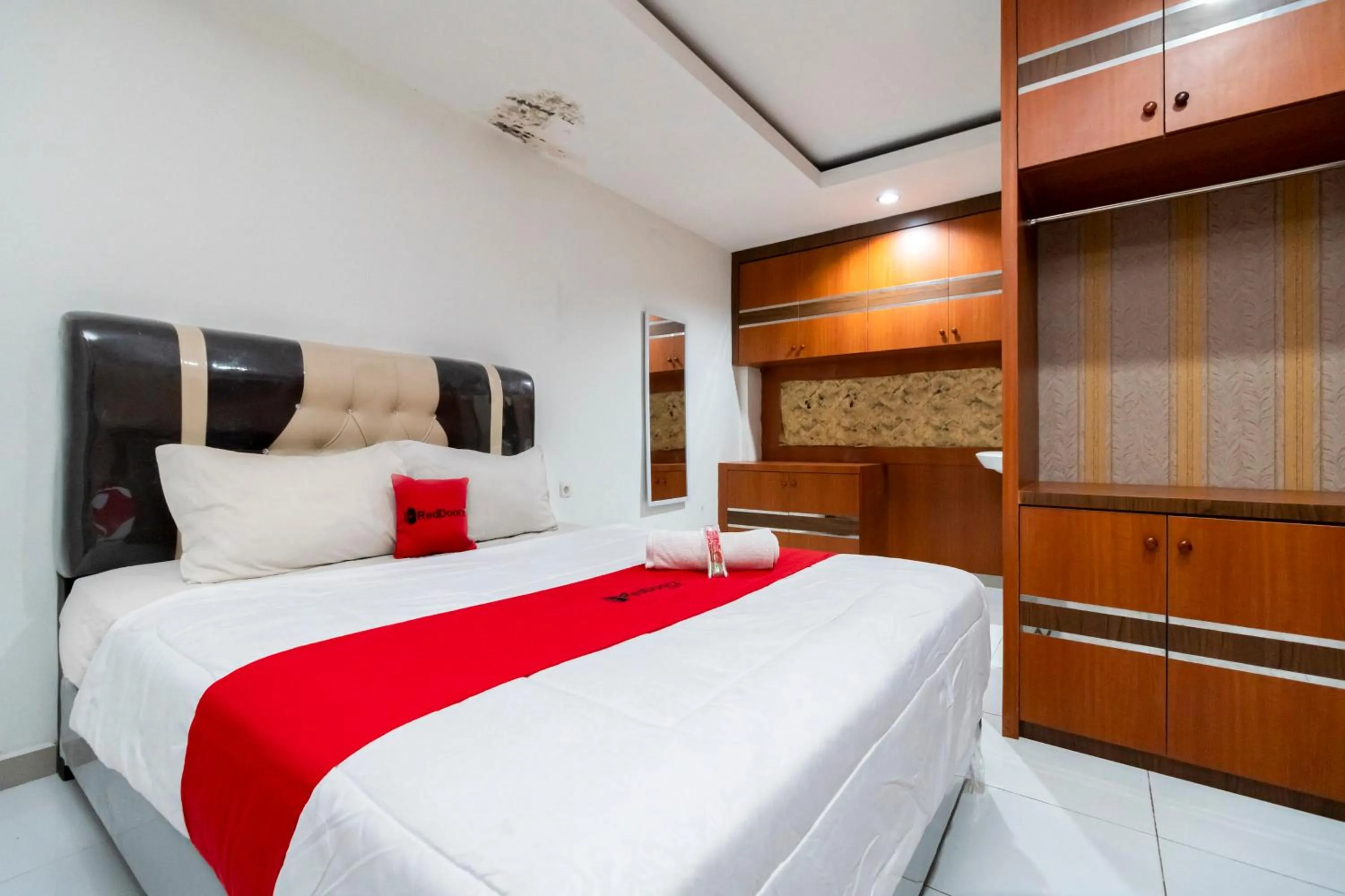 Bedroom, Bed in RedDoorz near RSIA Andini Pekanbaru