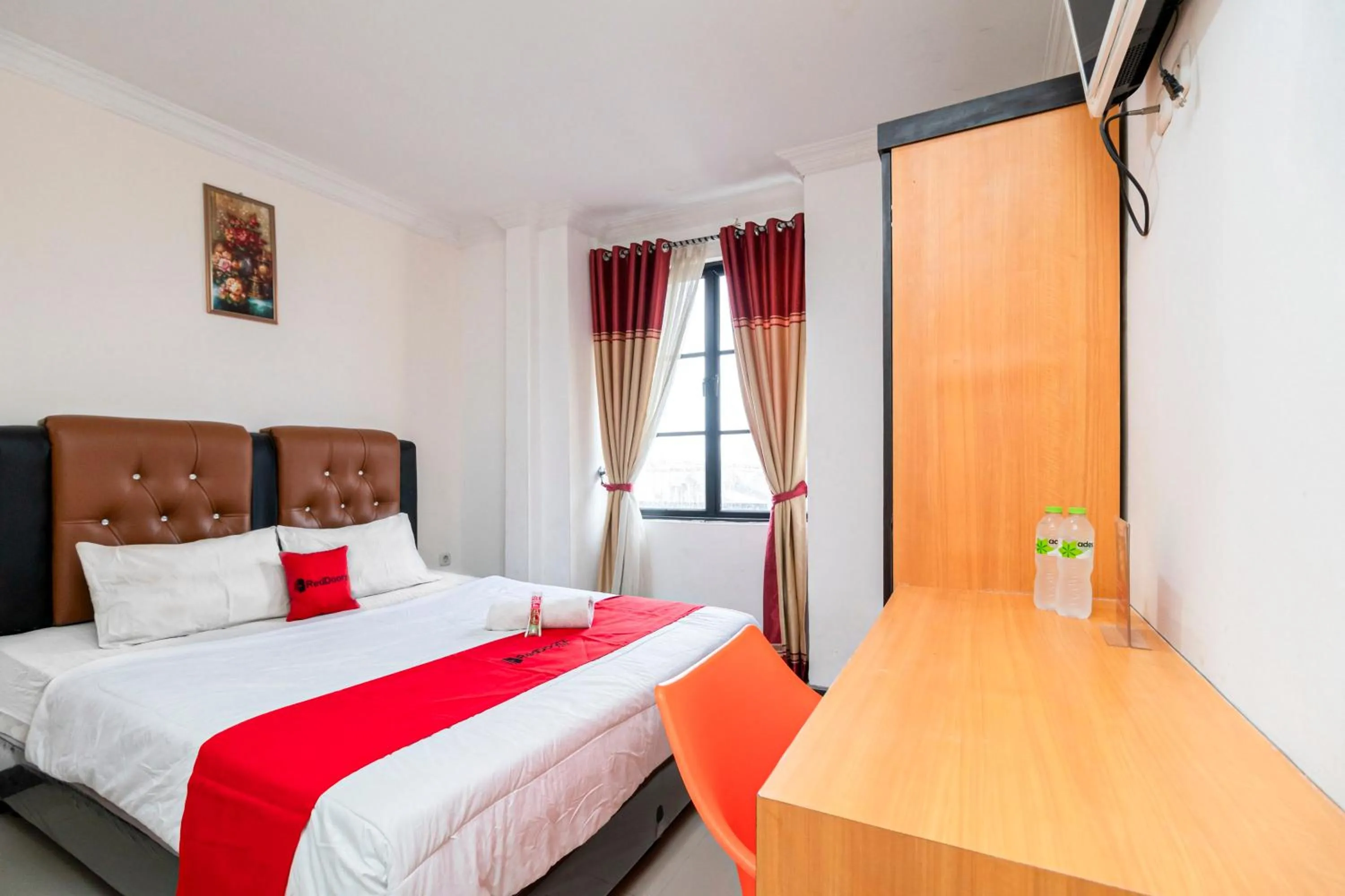 Bedroom, Bed in RedDoorz near RSIA Andini Pekanbaru