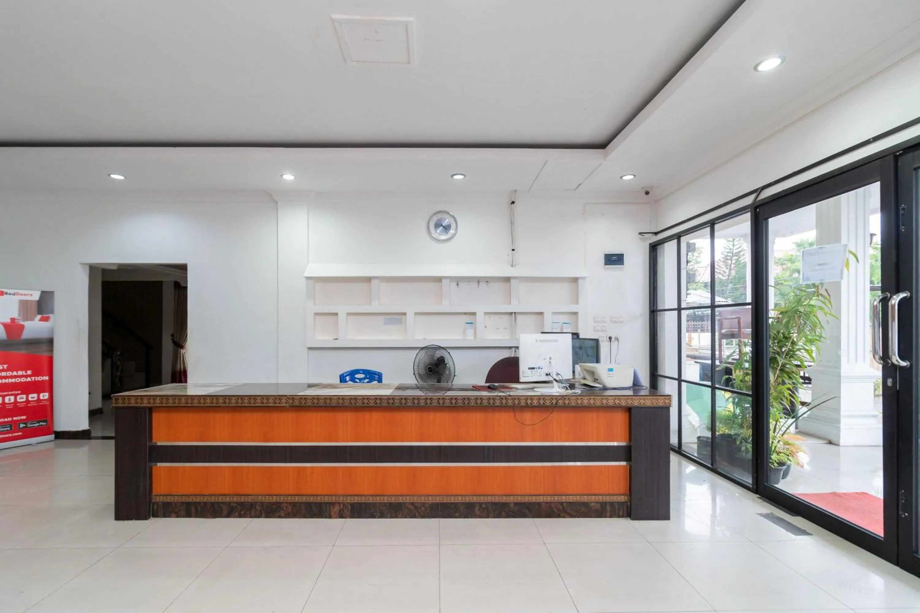 Lobby or reception in RedDoorz near RSIA Andini Pekanbaru