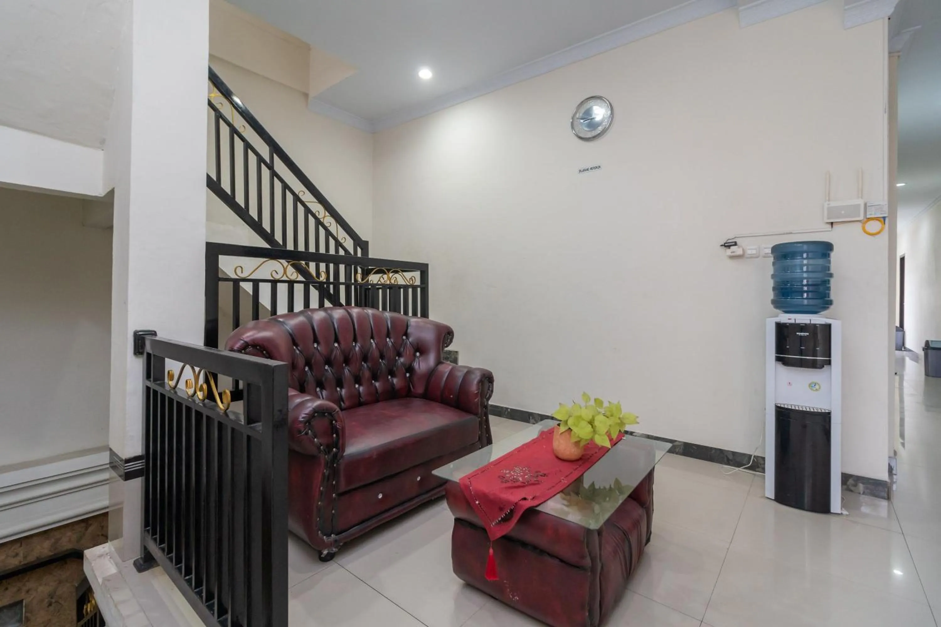 Living room in RedDoorz near RSIA Andini Pekanbaru