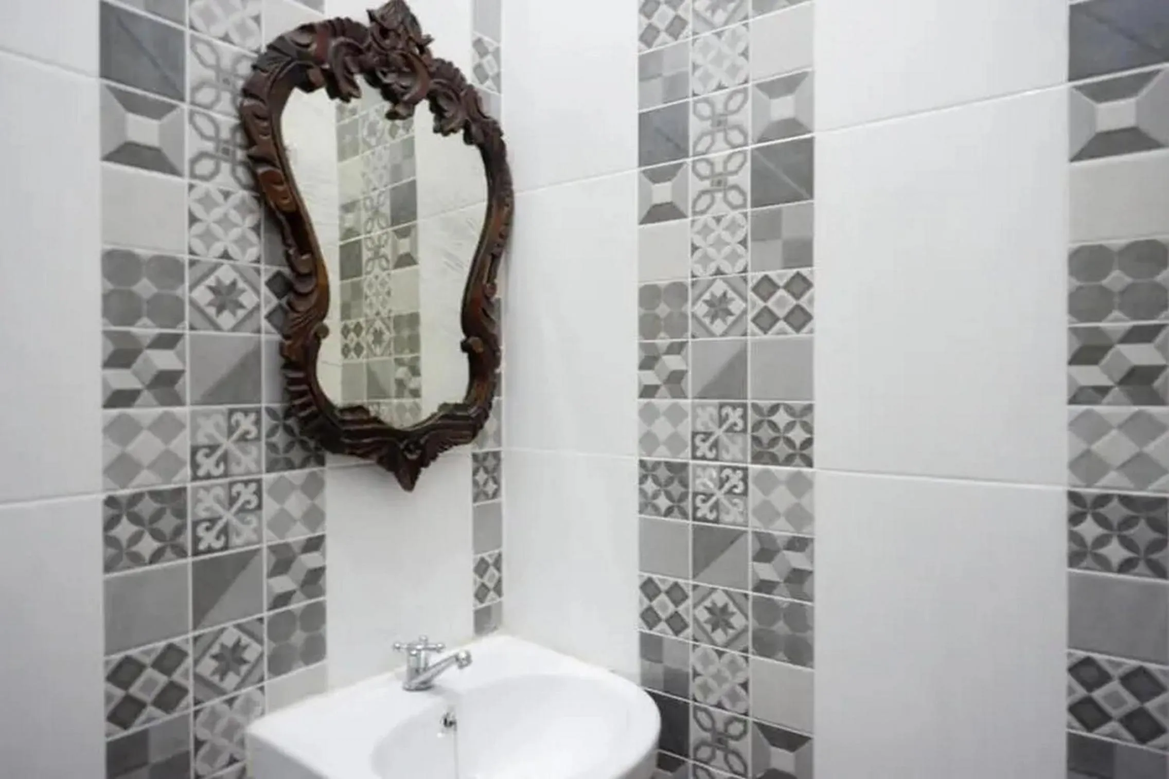 Bathroom in RedDoorz near Stasiun Purwosari