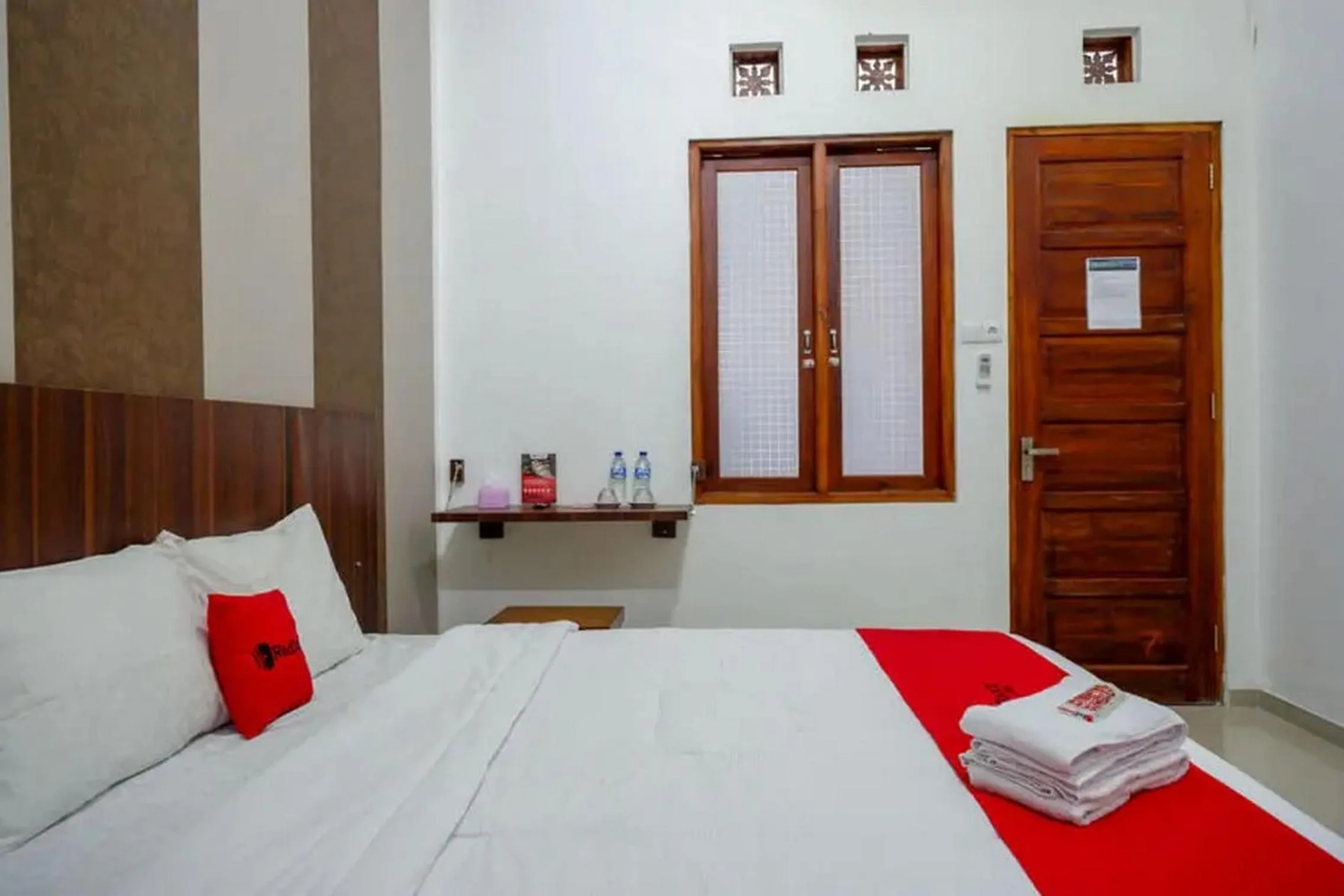 Bedroom, Bed in RedDoorz near Stasiun Purwosari