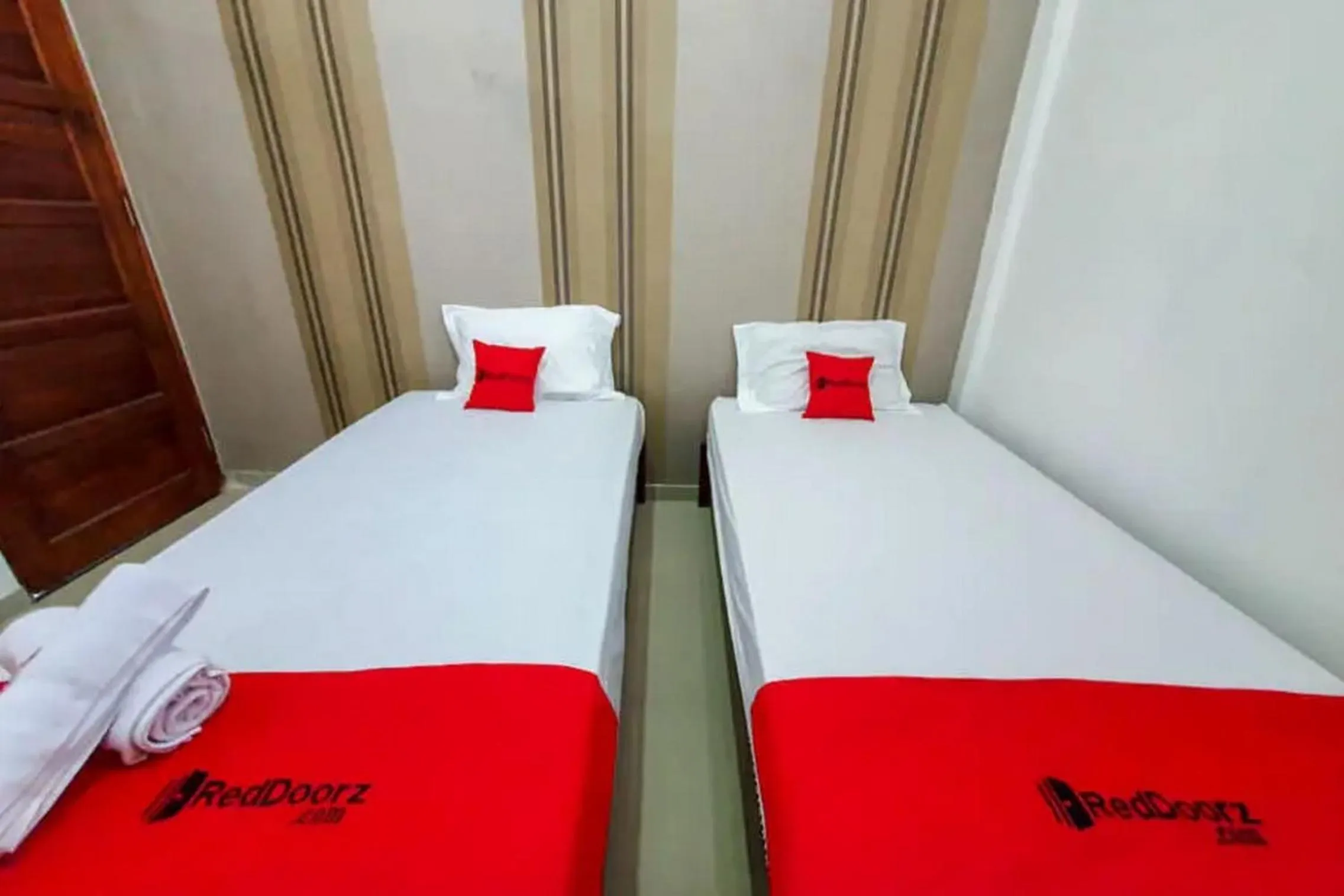 Bedroom, Bed in RedDoorz near Stasiun Purwosari