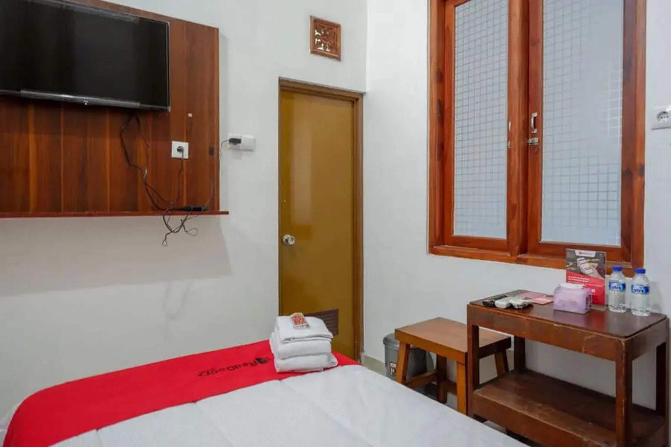 Bedroom, Bed in RedDoorz near Stasiun Purwosari