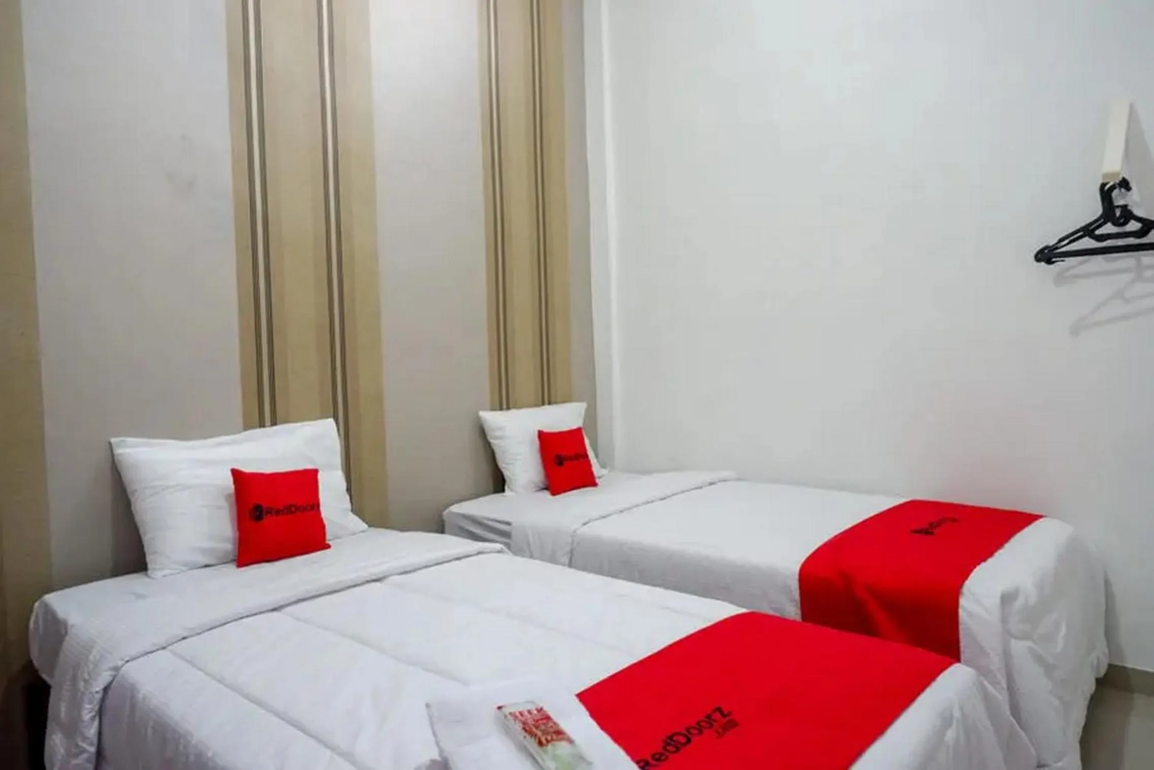 Bedroom, Bed in RedDoorz near Stasiun Purwosari