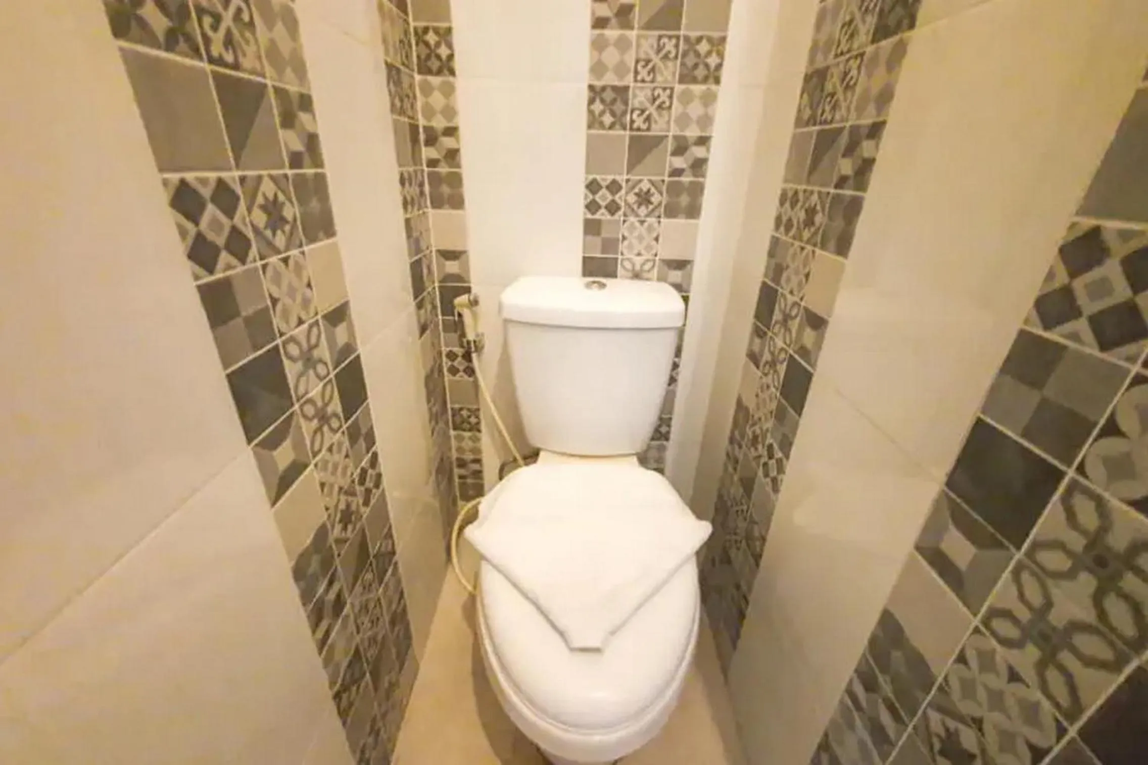 Bathroom in RedDoorz near Stasiun Purwosari