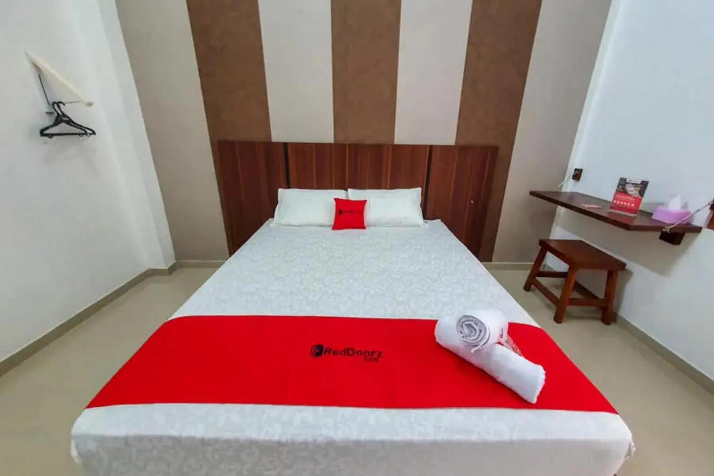 Bedroom, Bed in RedDoorz near Stasiun Purwosari