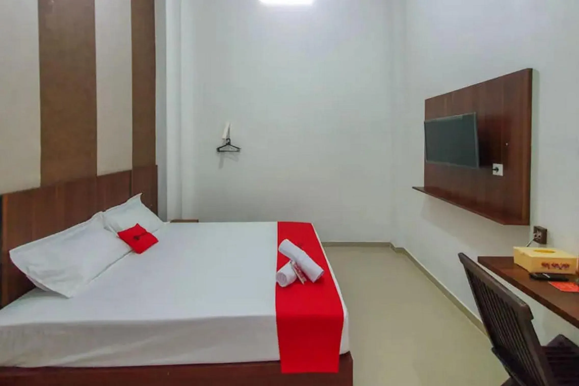 Bedroom, Bed in RedDoorz near Stasiun Purwosari