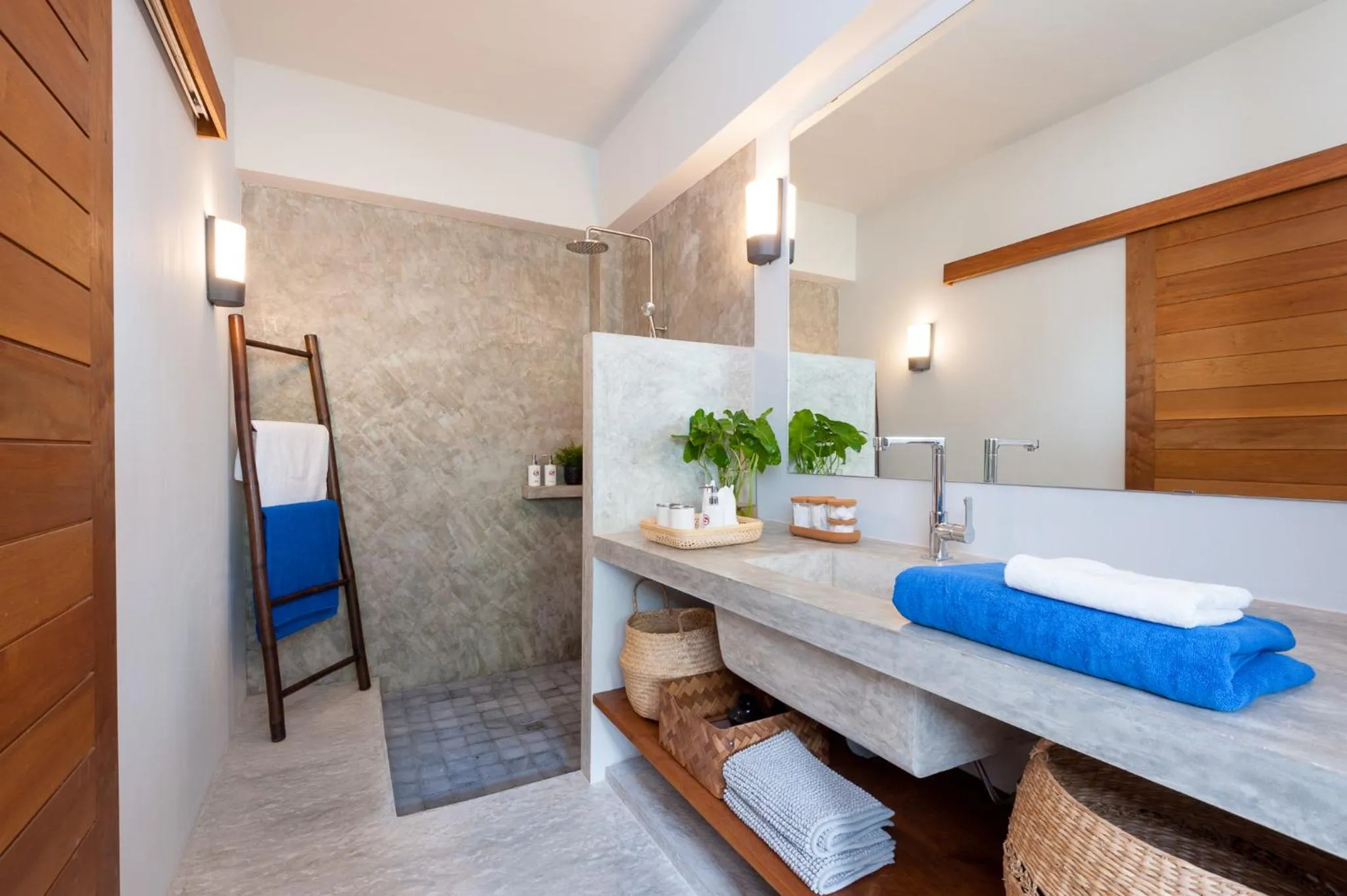 Shower, Bed in Cape Shark Villas