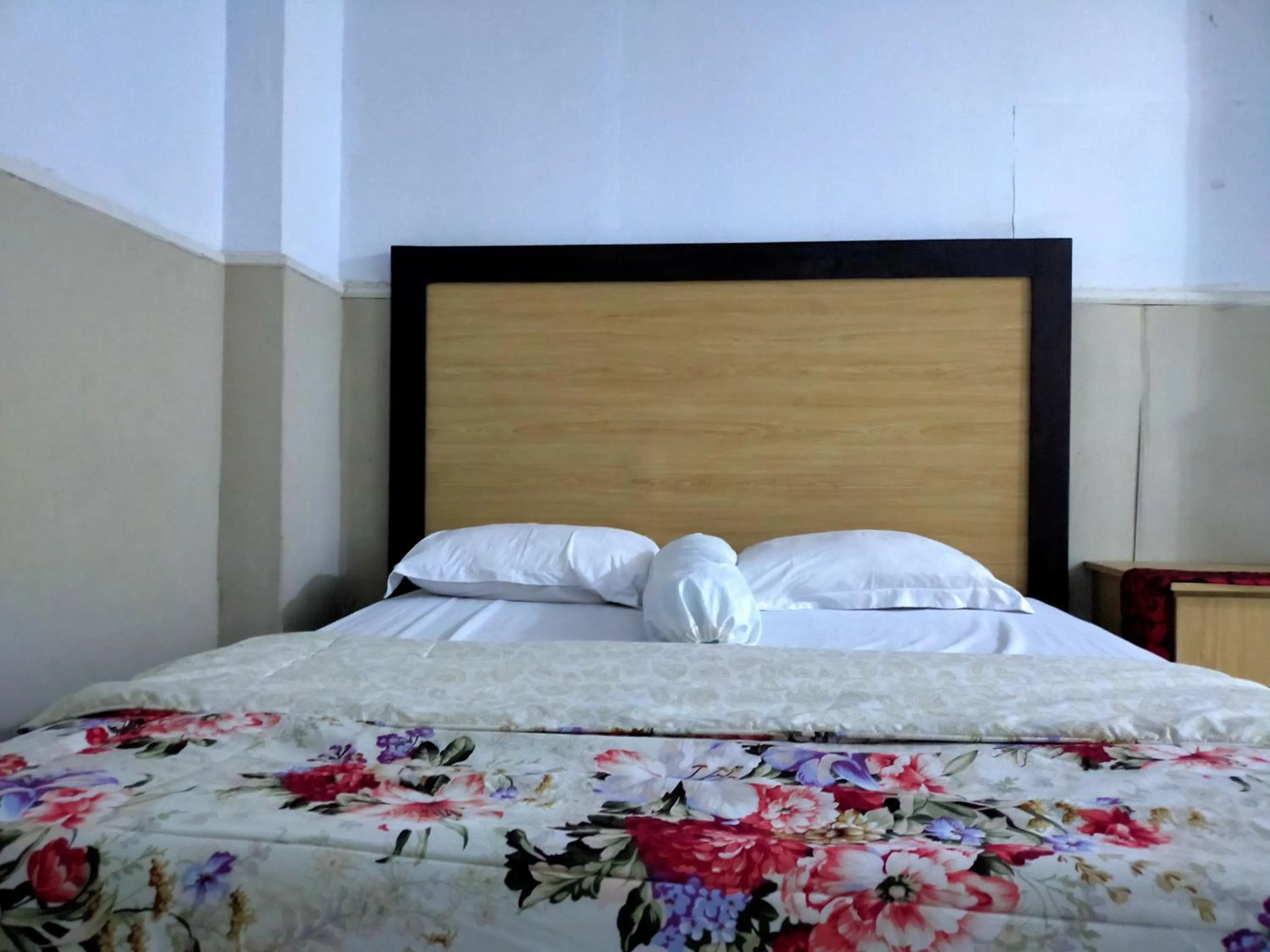 Bedroom, Bed in Hotel Nirwana Ternate RedPartner