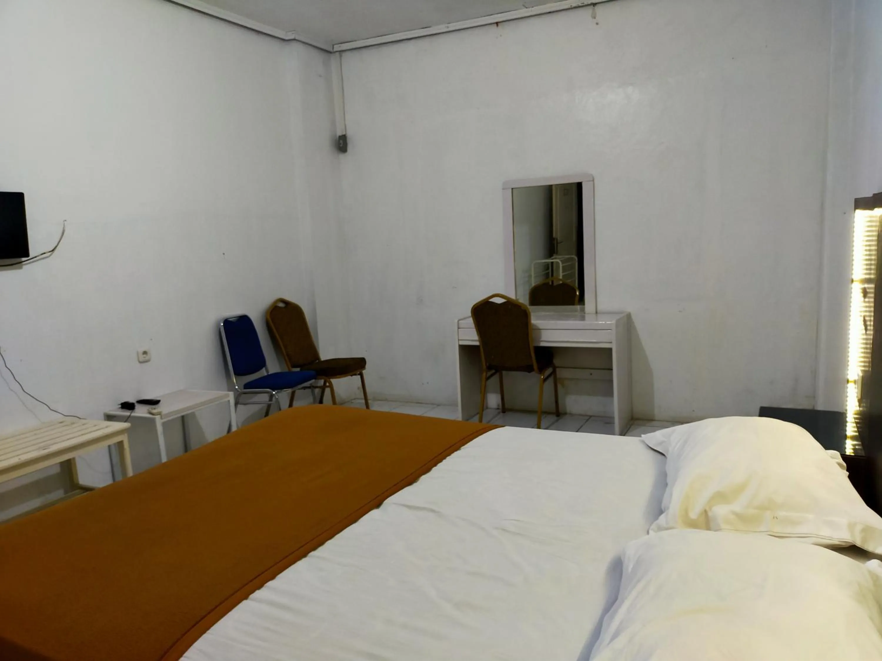 Bedroom, Bed in Hotel Nirwana Ternate RedPartner