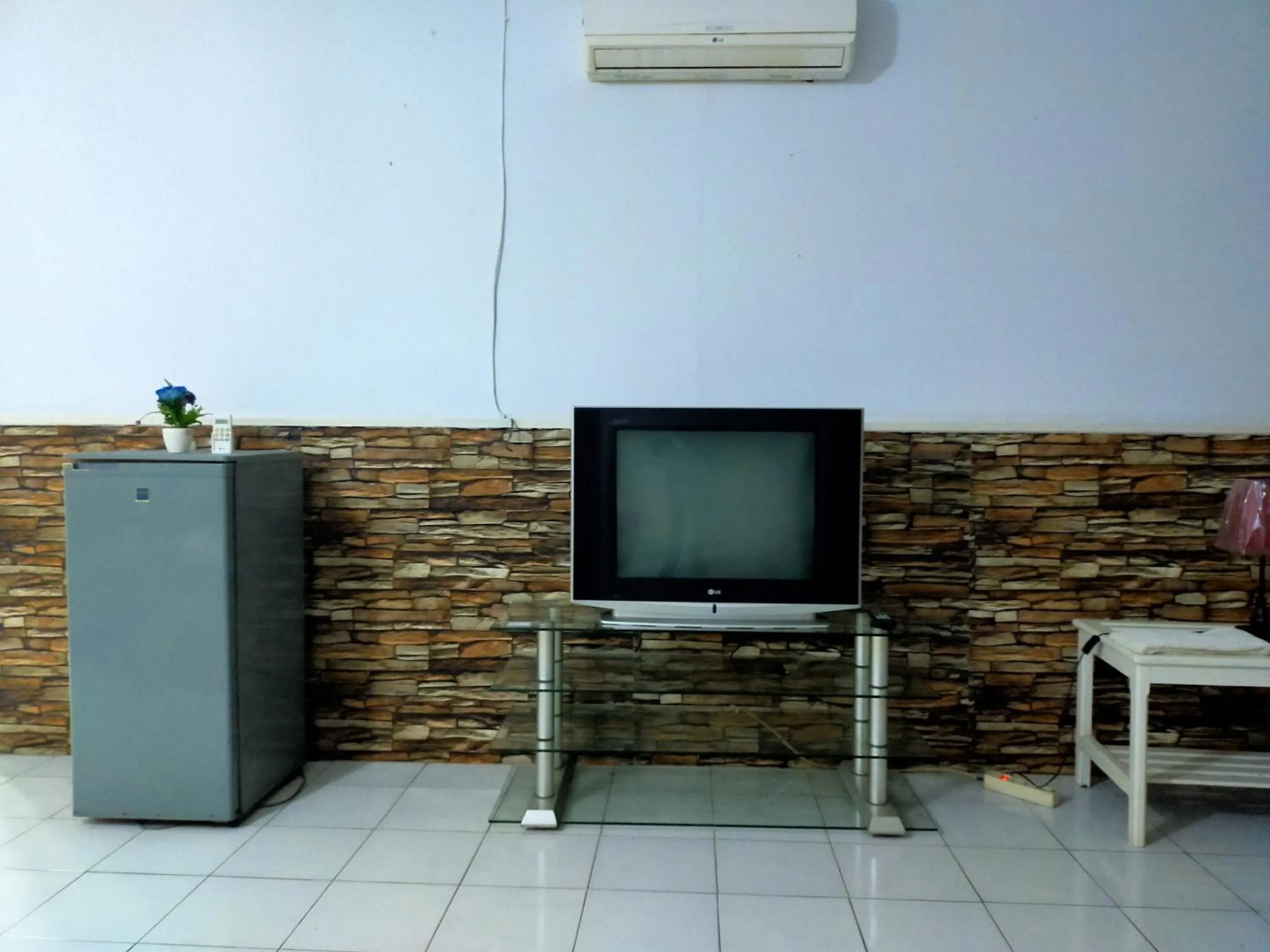 TV and multimedia in Hotel Nirwana Ternate RedPartner