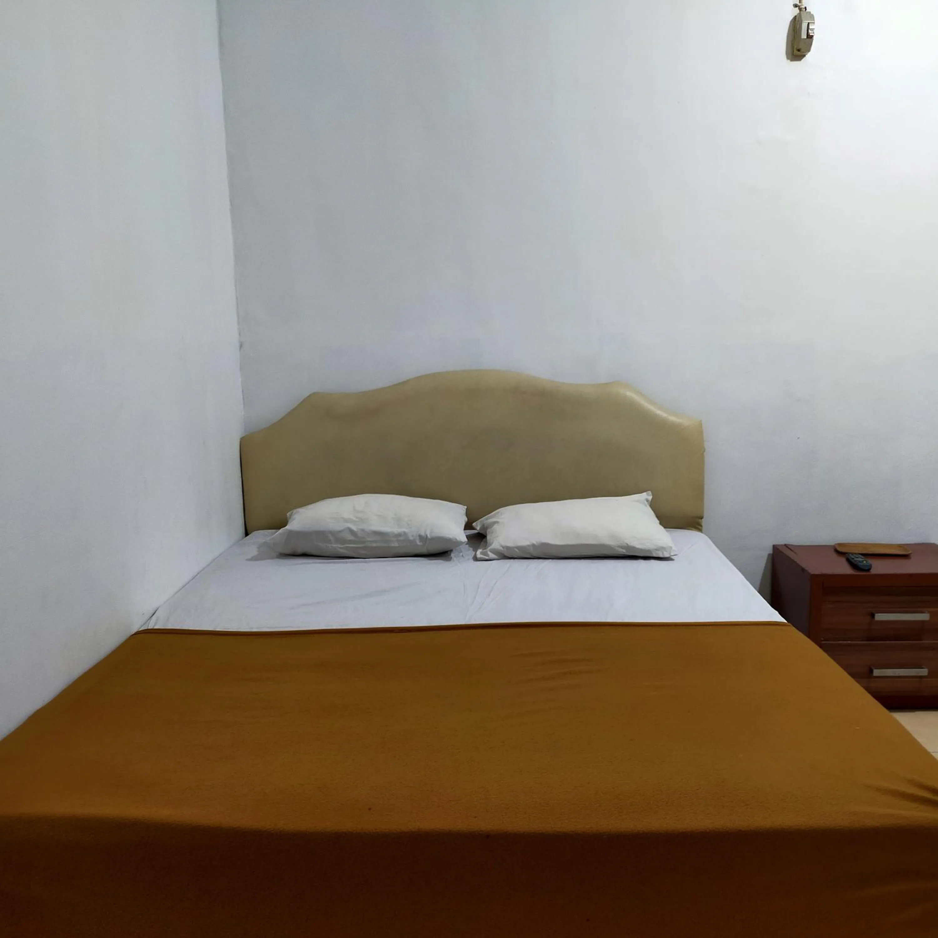 Bedroom, Bed in Hotel Nirwana Ternate RedPartner