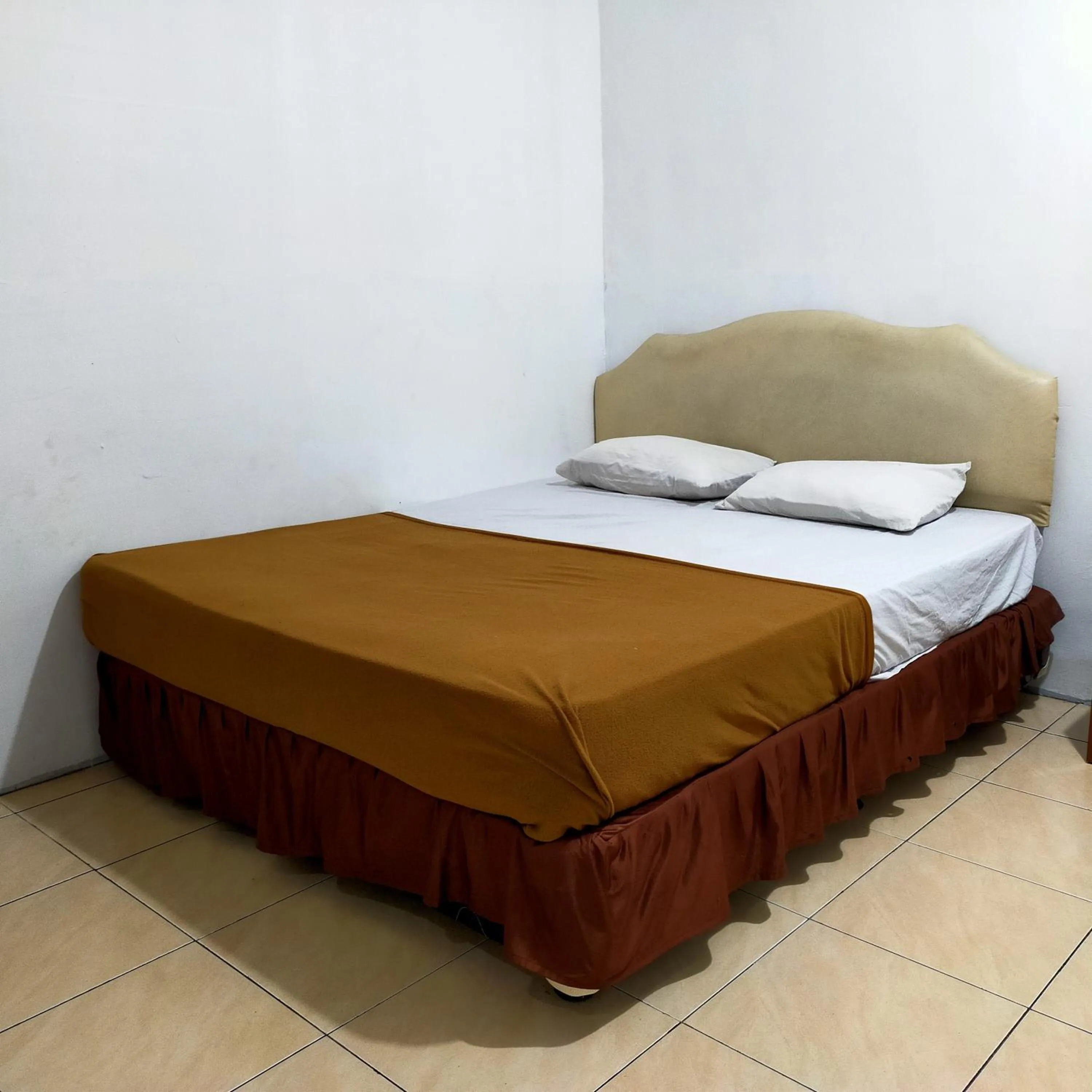 Bedroom, Bed in Hotel Nirwana Ternate RedPartner