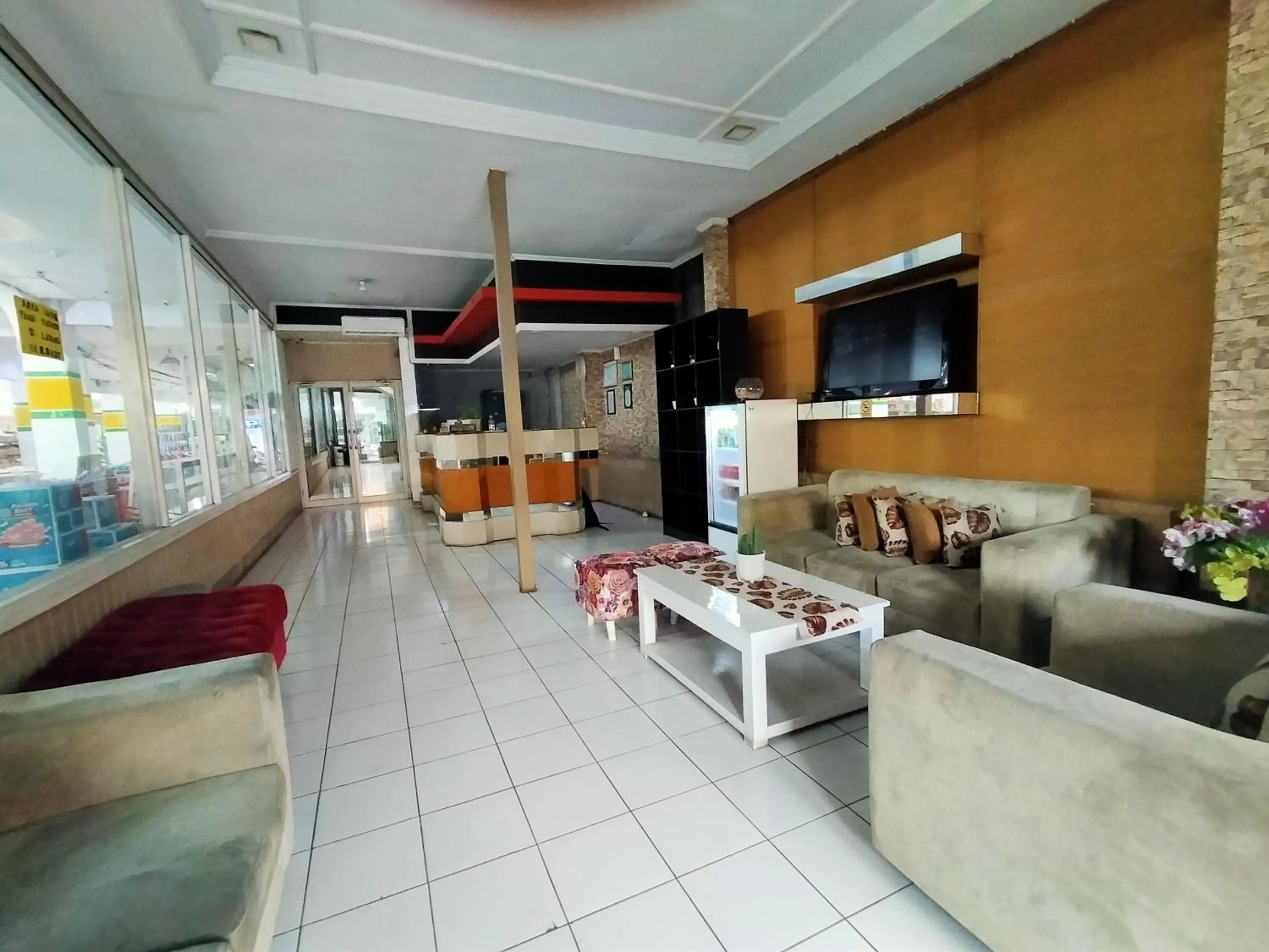 Seating area in Hotel Nirwana Ternate RedPartner