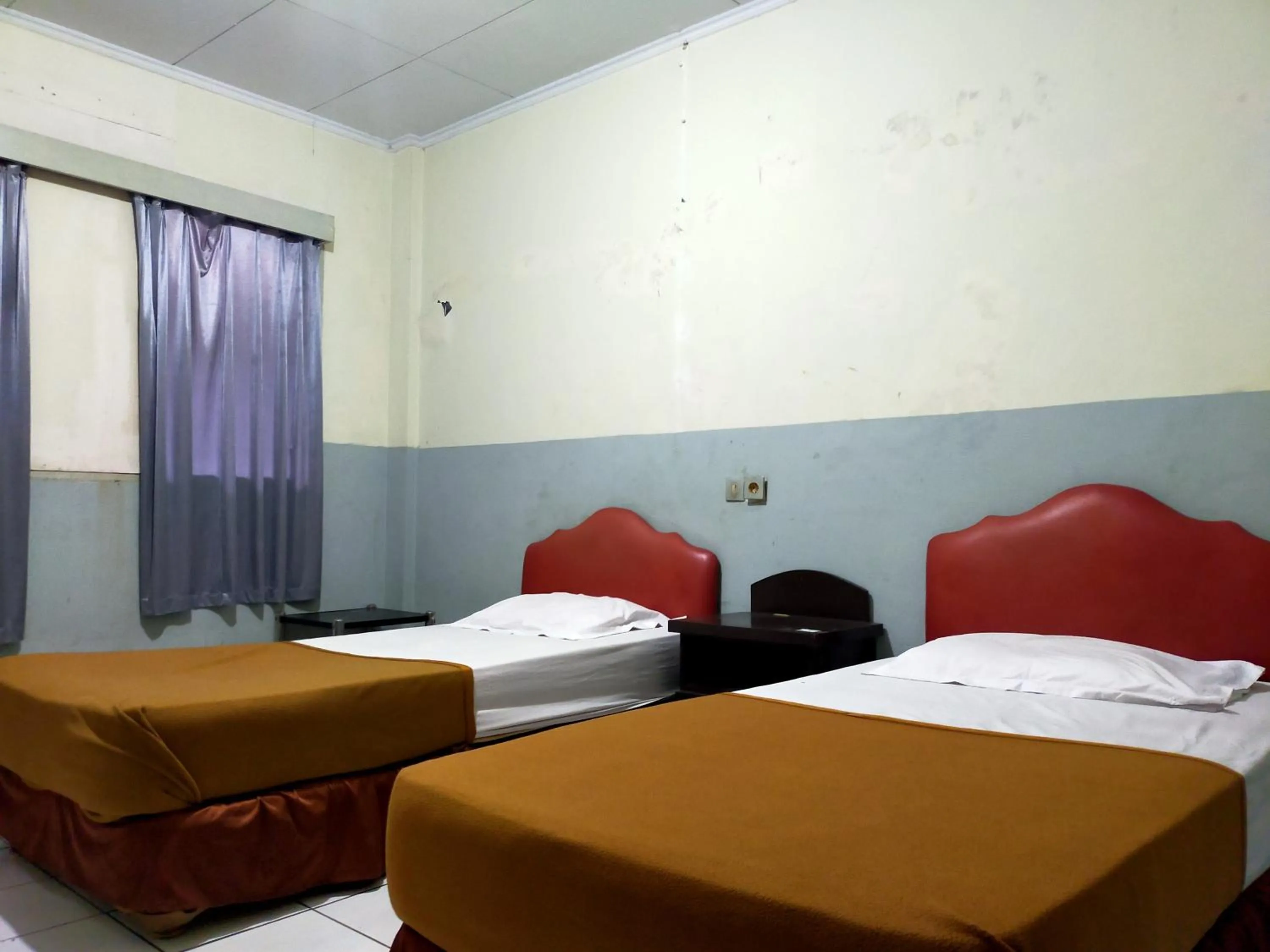 Bedroom, Bed in Hotel Nirwana Ternate RedPartner