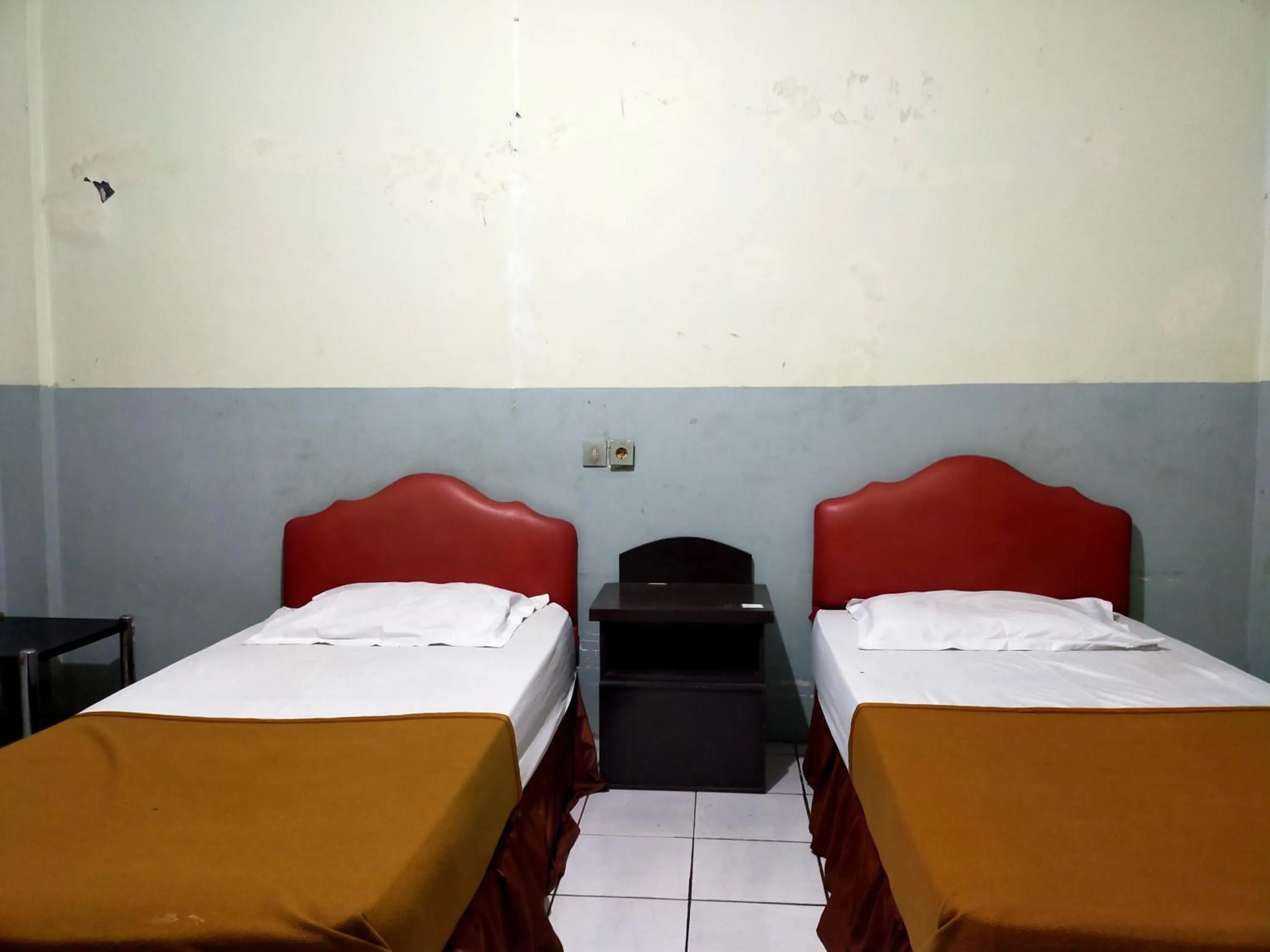 Bedroom, Bed in Hotel Nirwana Ternate RedPartner
