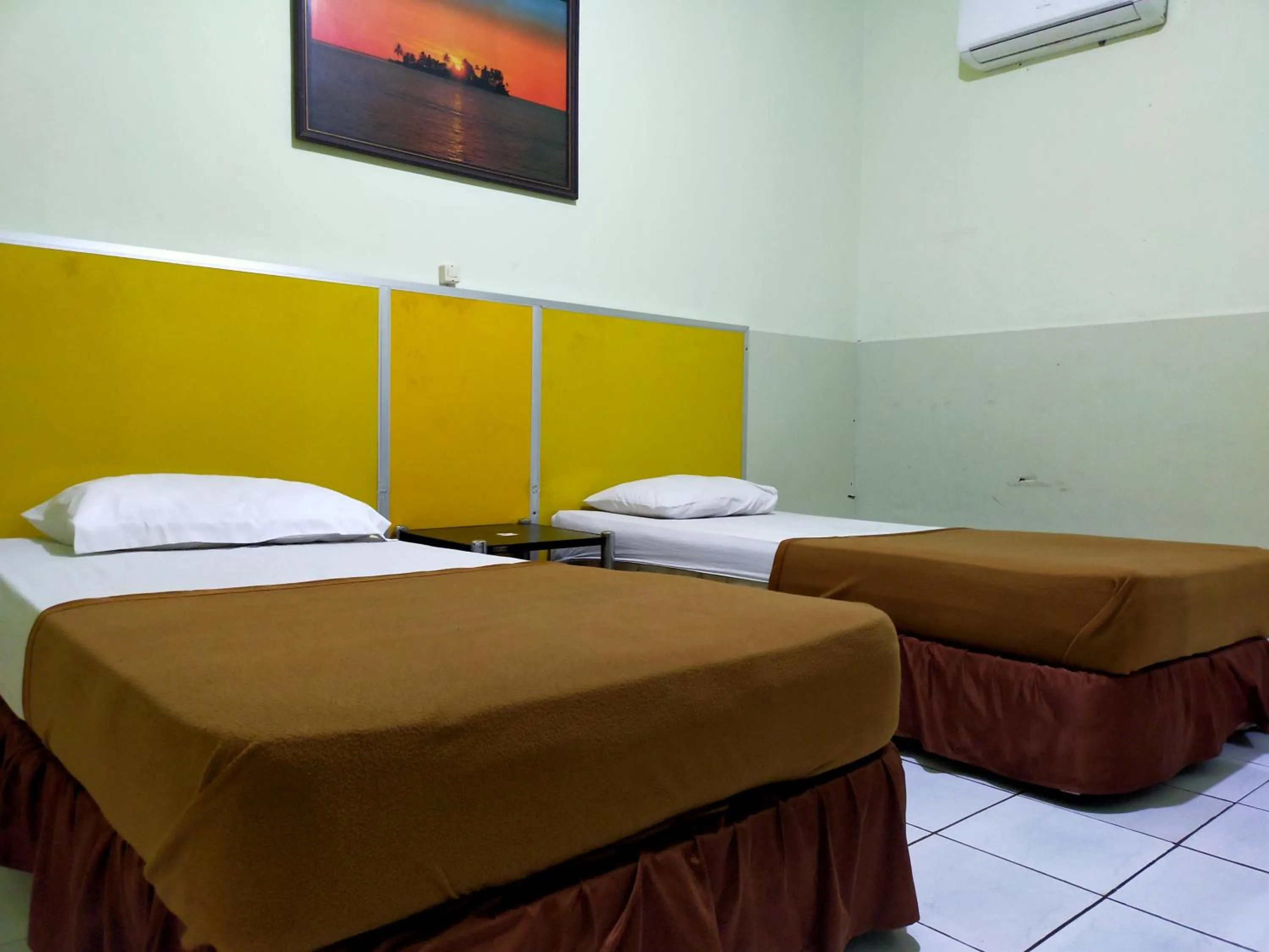 Bedroom, Bed in Hotel Nirwana Ternate RedPartner