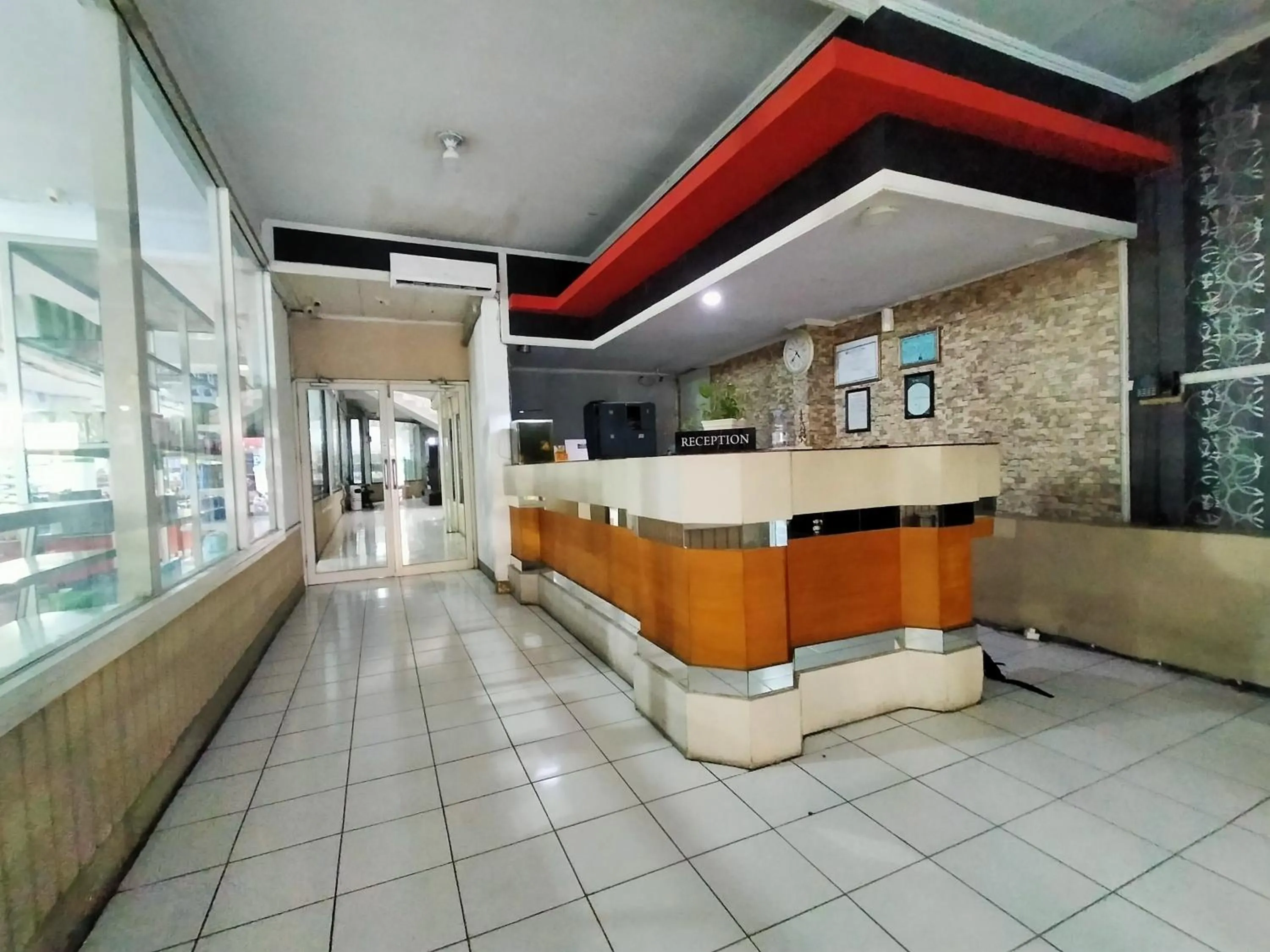 Lobby or reception in Hotel Nirwana Ternate RedPartner
