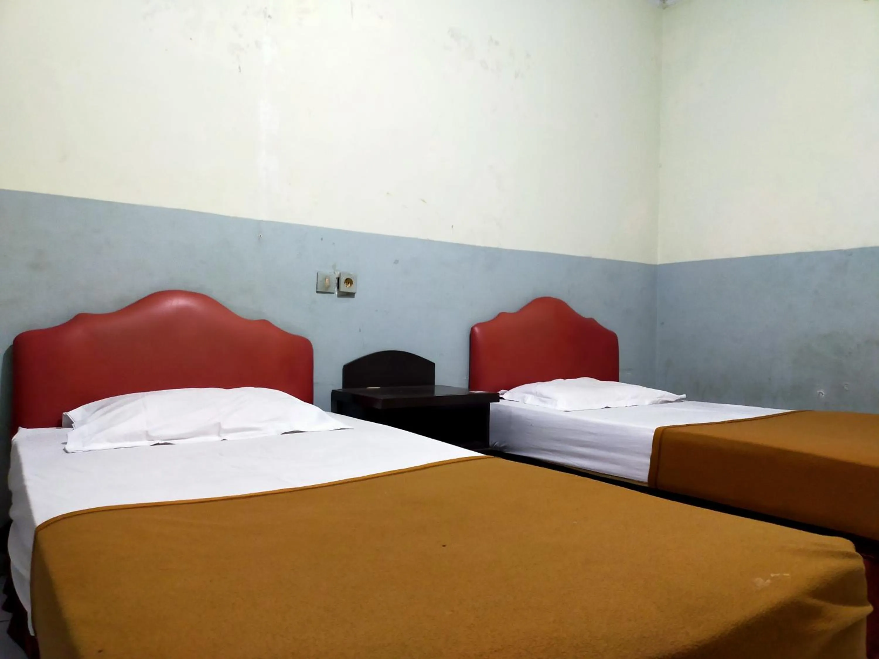 Bedroom, Bed in Hotel Nirwana Ternate RedPartner