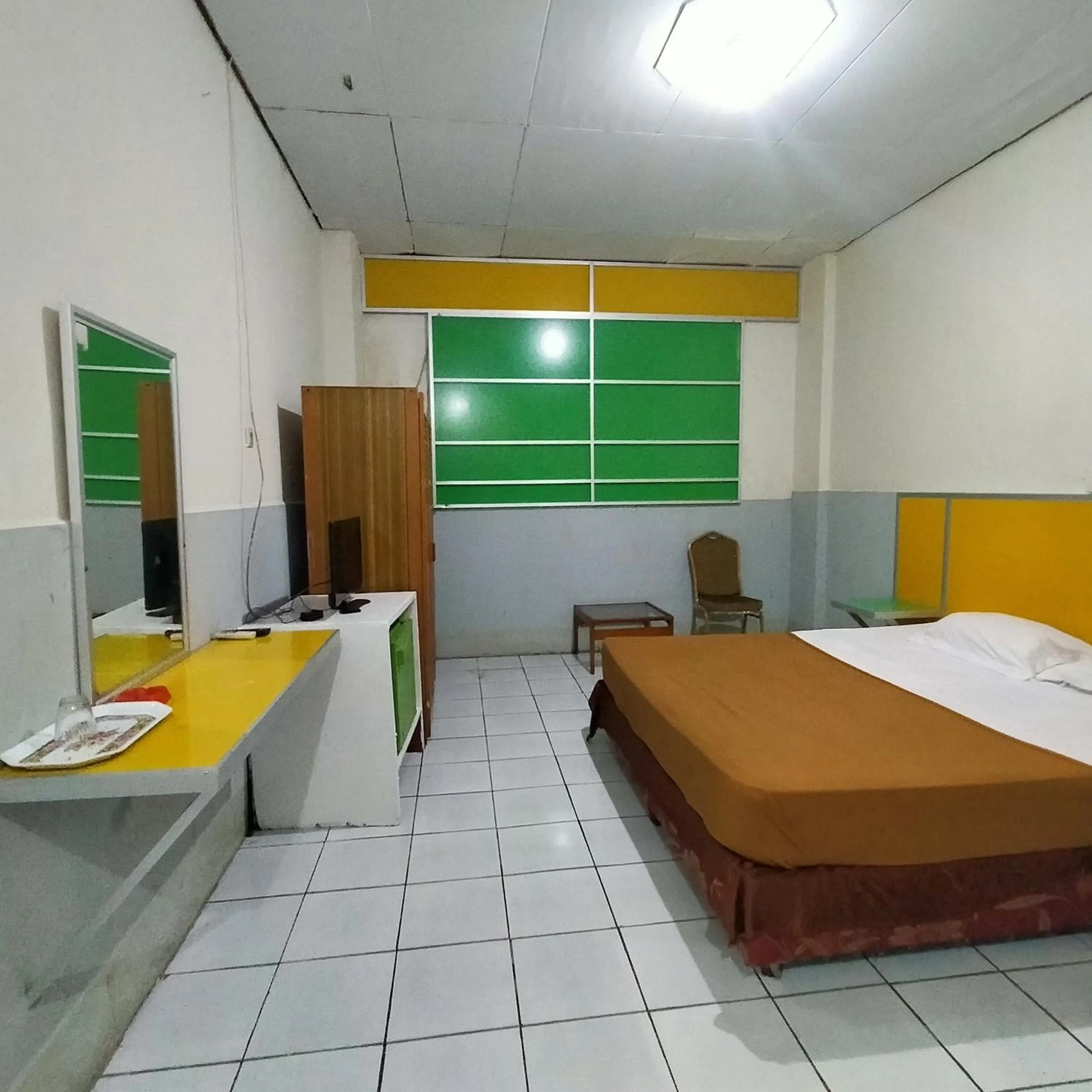 Bedroom, Bed in Hotel Nirwana Ternate RedPartner