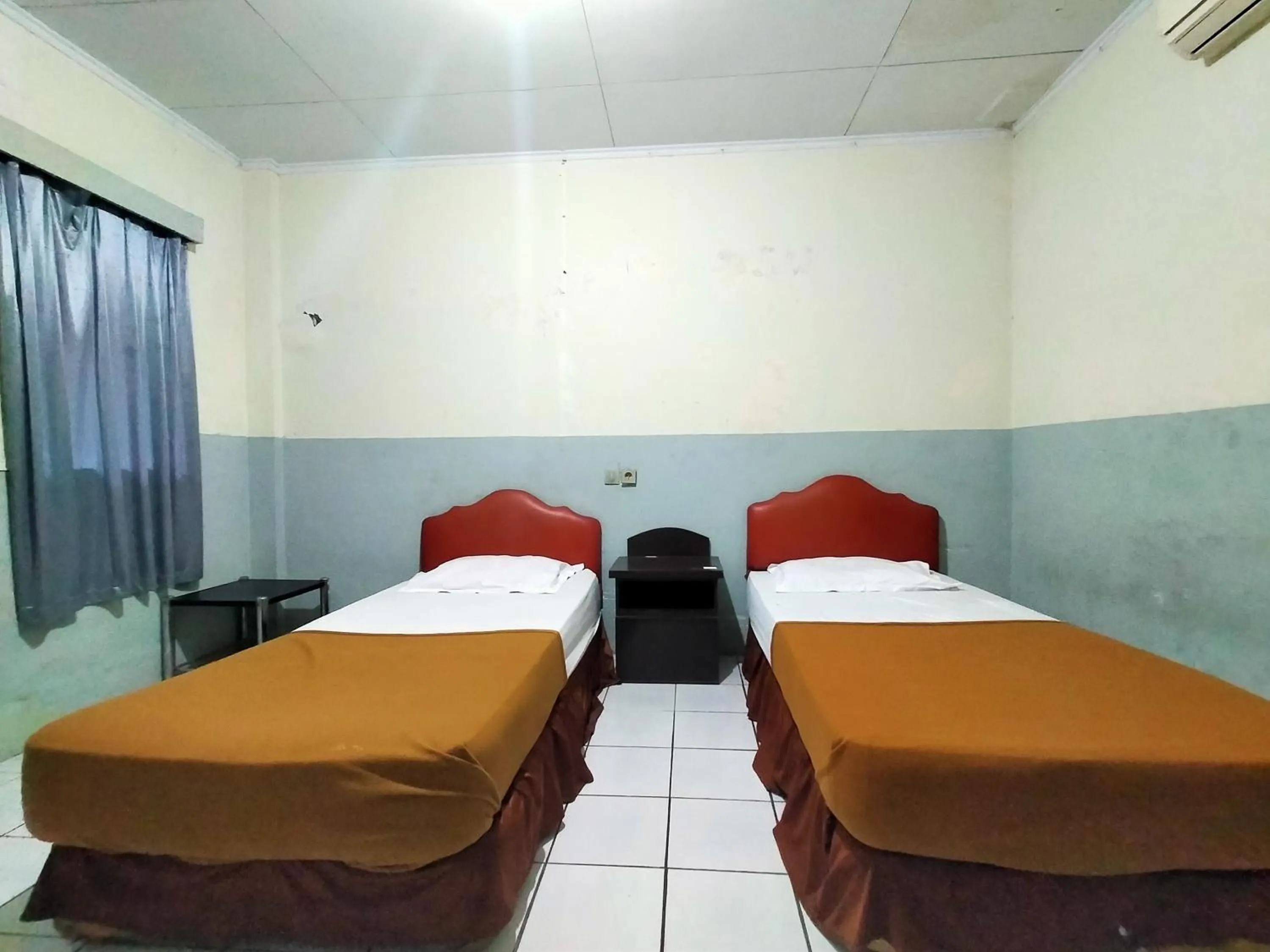 Bedroom, Bed in Hotel Nirwana Ternate RedPartner